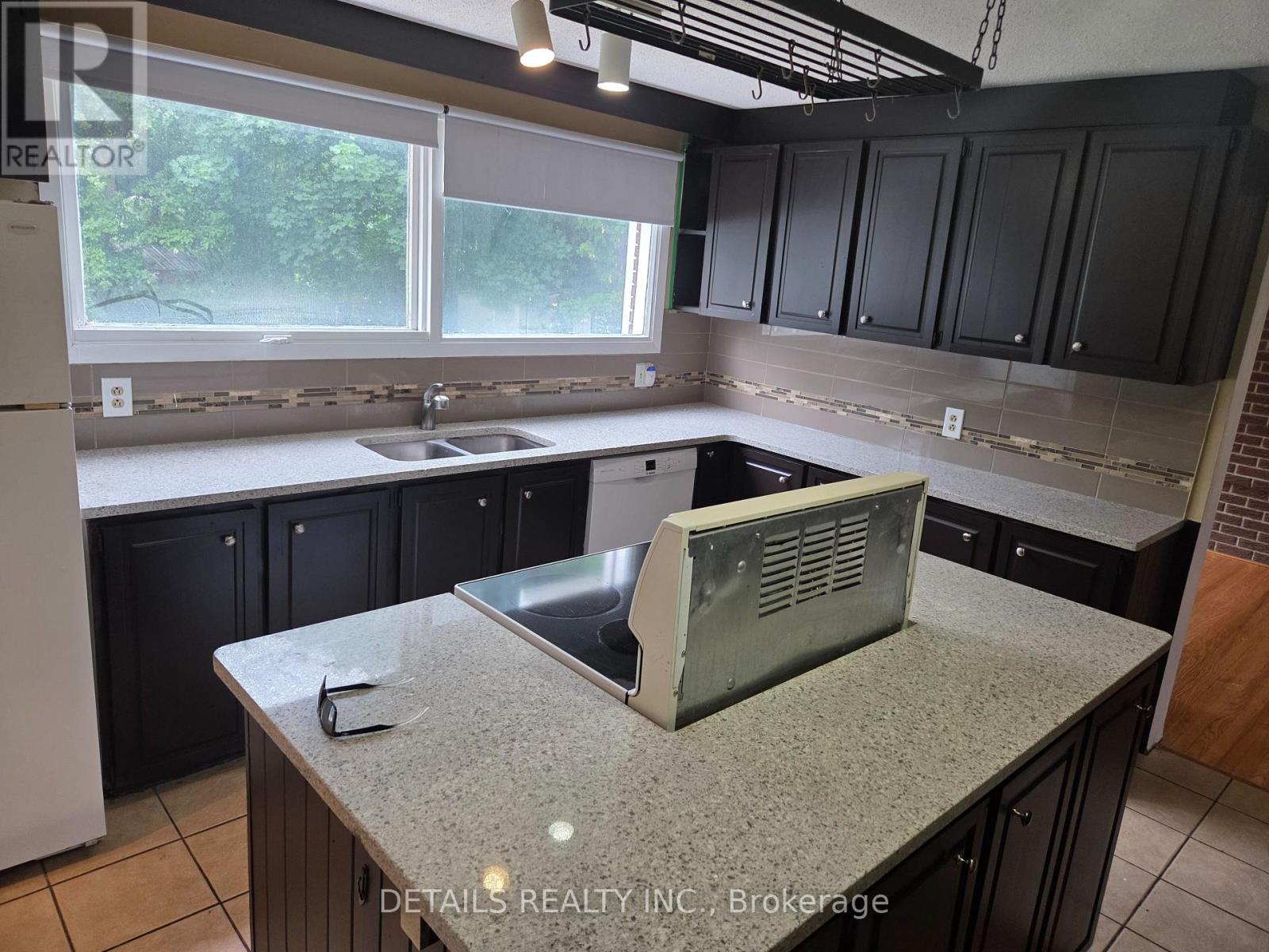46 Beaumaris Drive, Ottawa, Ontario  K2H 7K3 - Photo 8 - X12960874