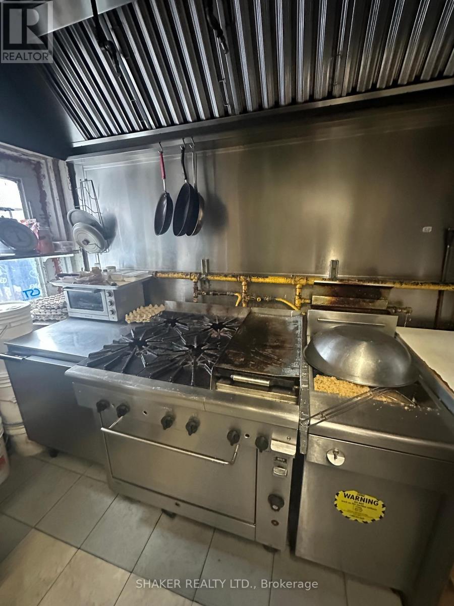 690-B Somerset Street W, Ottawa, Ontario  K1R 6P4 - Photo 13 - X12961880