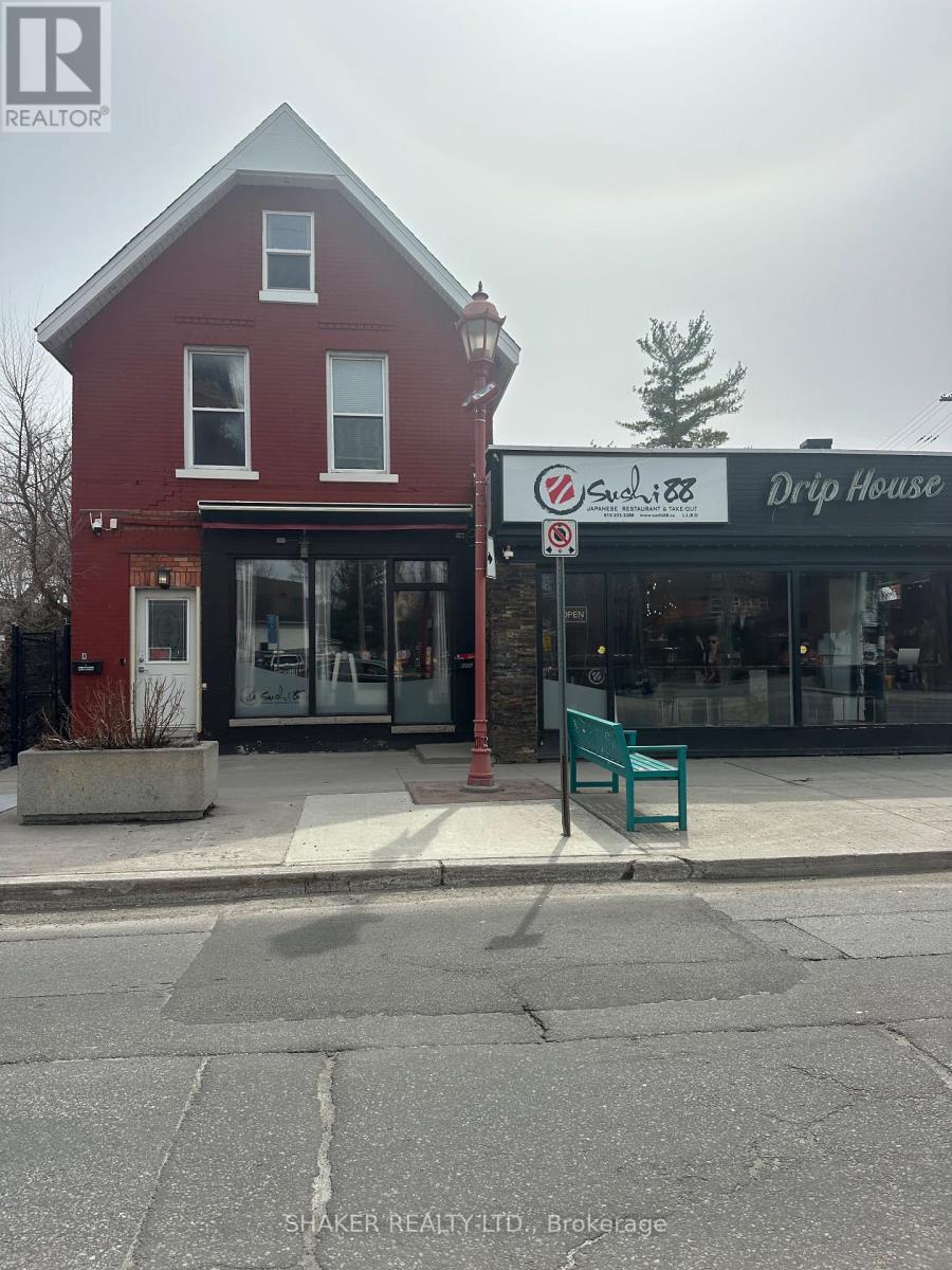 690-B Somerset Street W, Ottawa, Ontario  K1R 6P4 - Photo 3 - X12961880