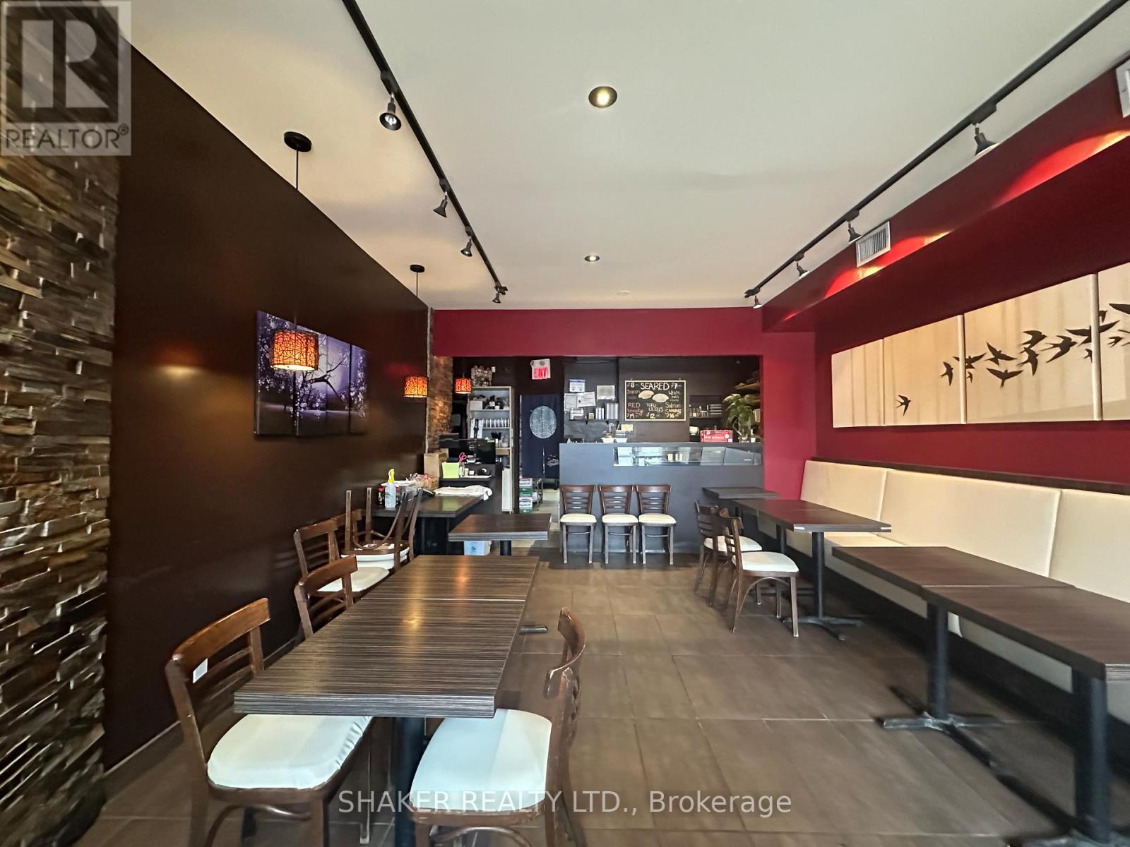 690-B Somerset Street W, Ottawa, Ontario  K1R 6P4 - Photo 4 - X12961880