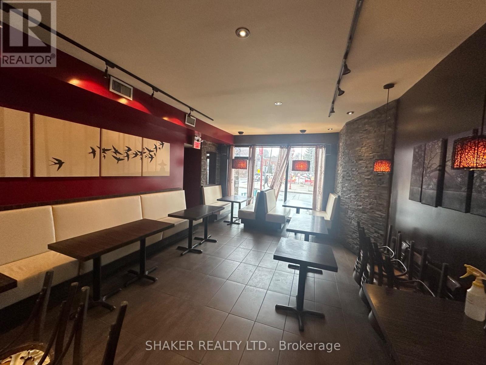 690-B Somerset Street W, Ottawa, Ontario  K1R 6P4 - Photo 7 - X12961880