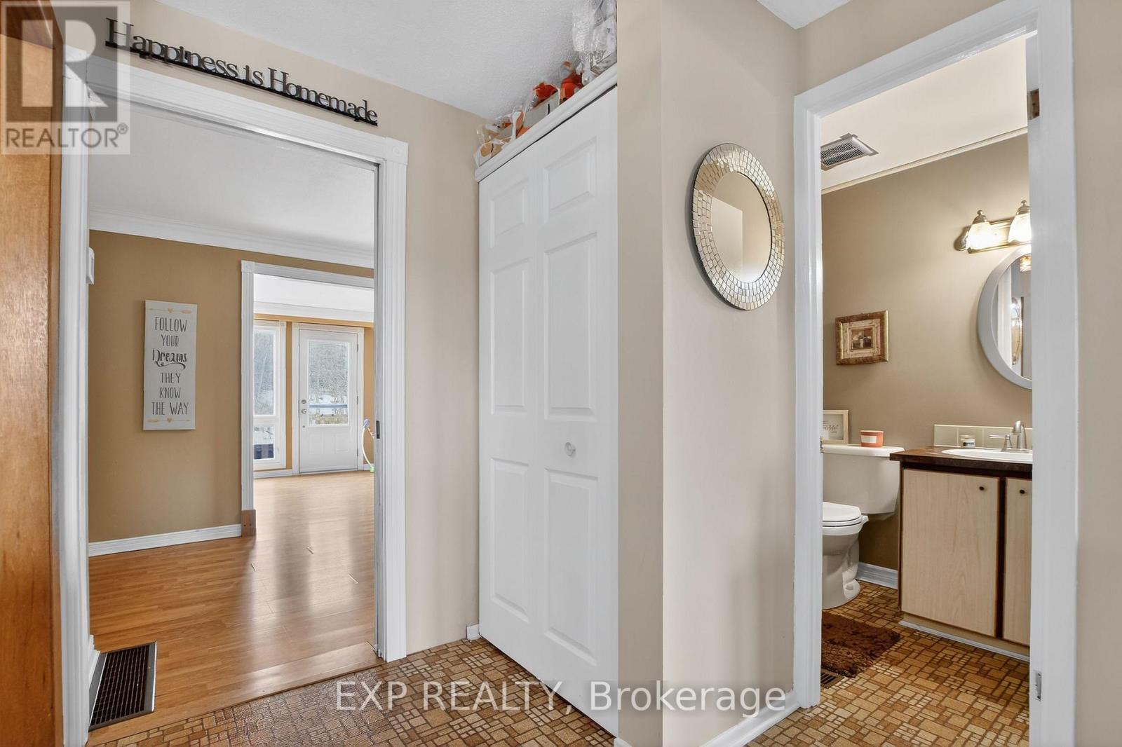 70 - 42f Benlea Drive, Ottawa, Ontario  K2G 4A9 - Photo 3 - X12965060