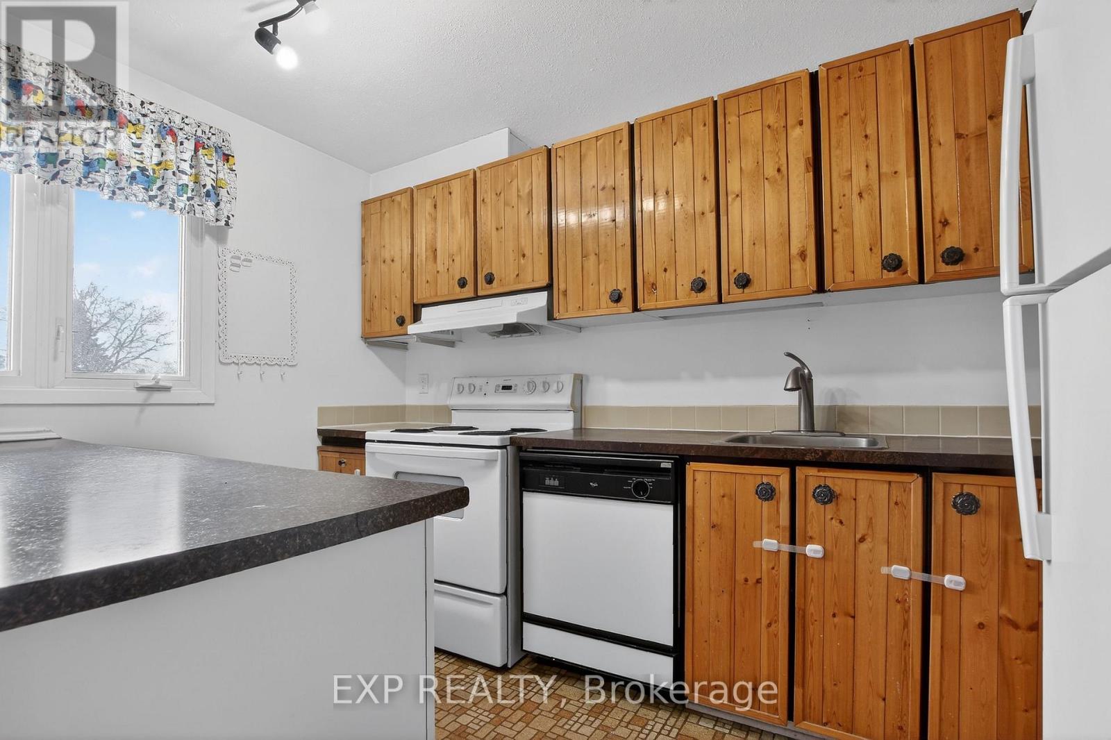 70 - 42f Benlea Drive, Ottawa, Ontario  K2G 4A9 - Photo 8 - X12965060
