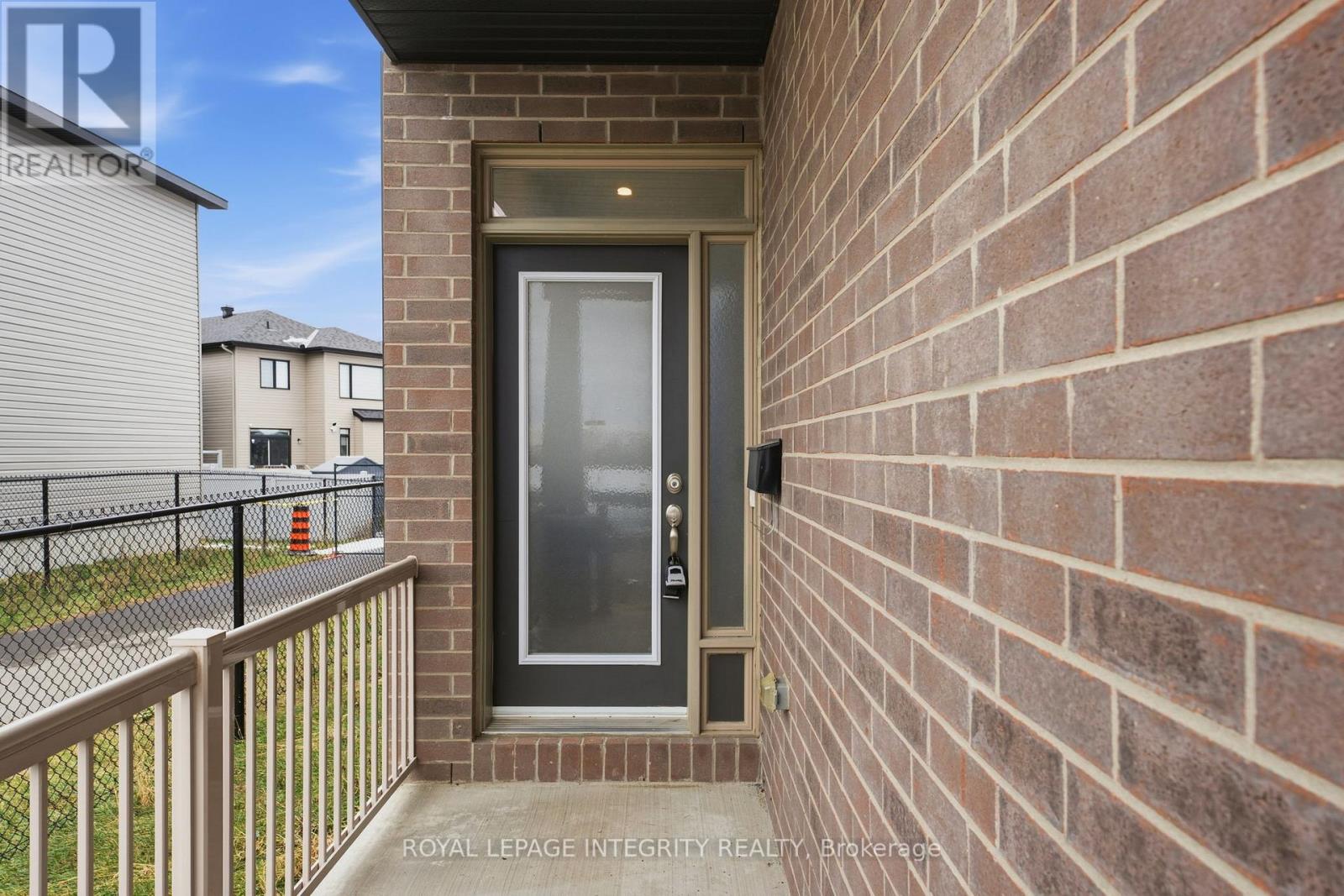 352 Monticello Avenue, Ottawa, Ontario  K2S 2S5 - Photo 5 - X12967600