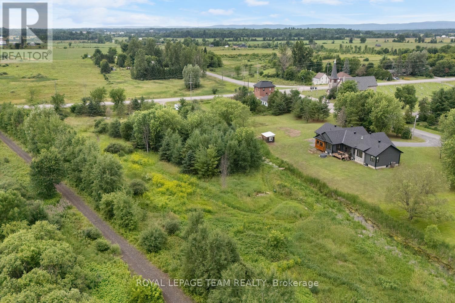 3783 Woodkilton Road, Ottawa, Ontario  K0A 3M0 - Photo 2 - X12968214