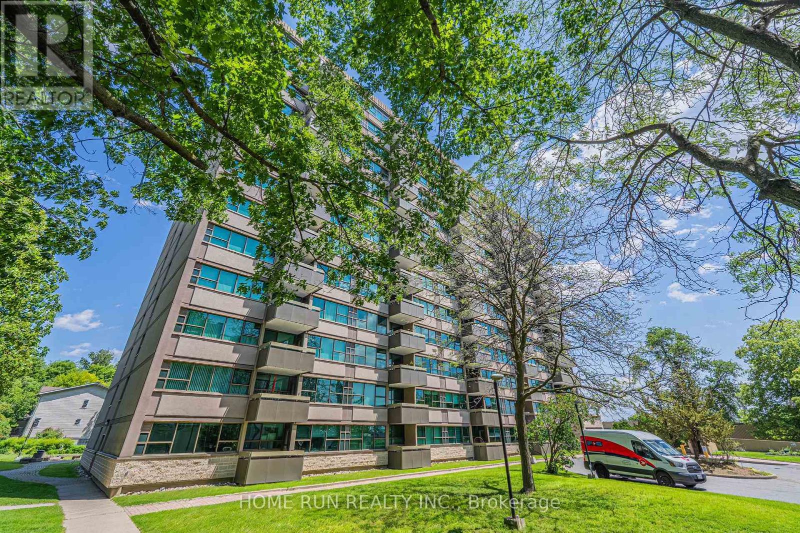 1111 - 555 Brittany Drive, Ottawa, Ontario  K1K 4C5 - Photo 3 - X12968660