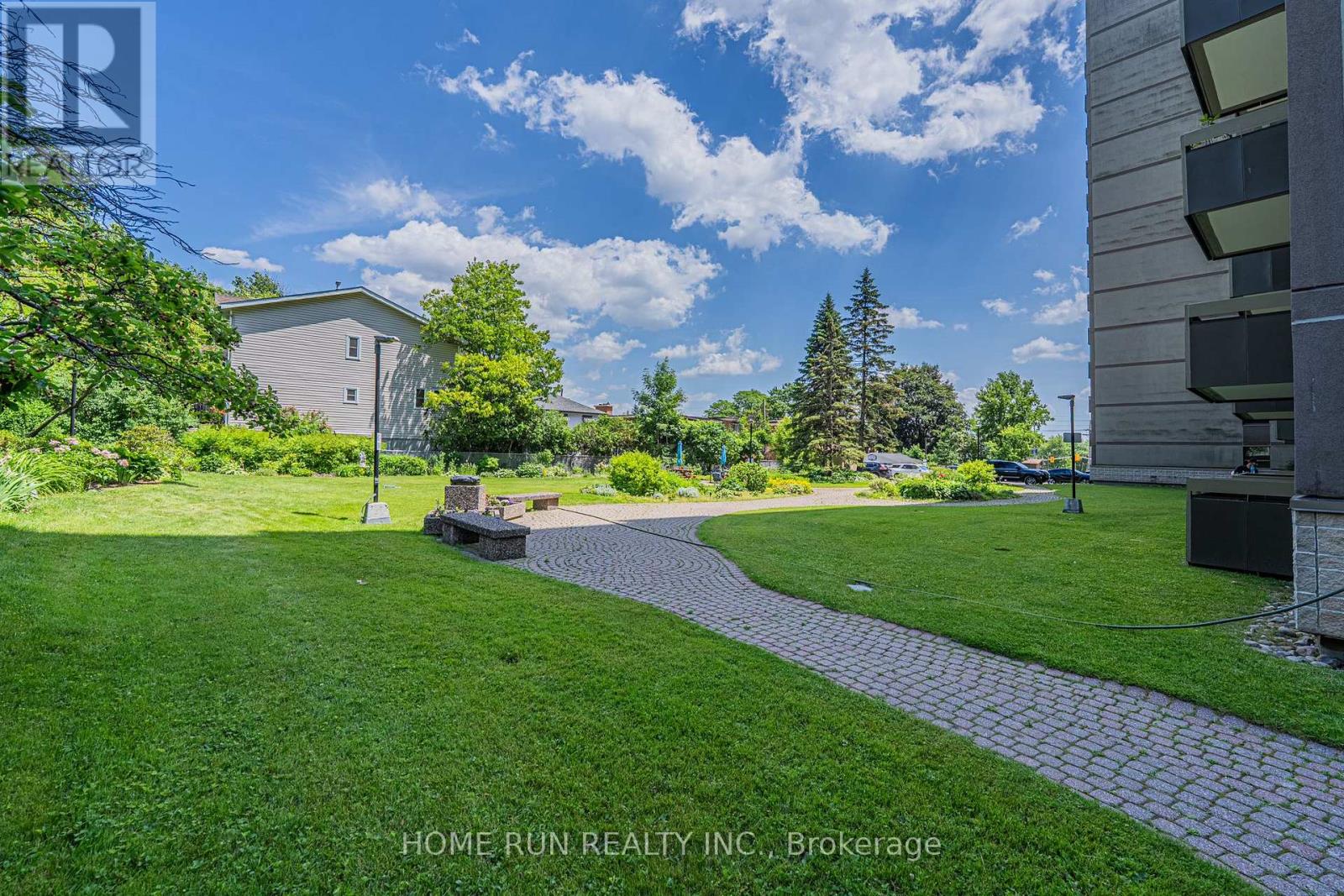 1111 - 555 Brittany Drive, Ottawa, Ontario  K1K 4C5 - Photo 5 - X12968660
