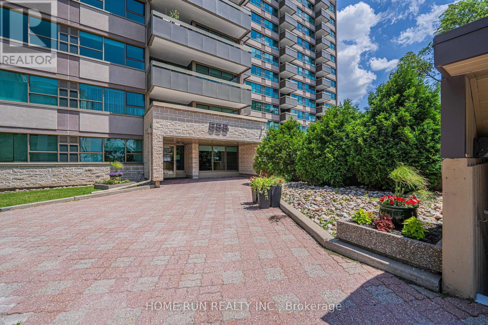 1111 - 555 Brittany Drive, Ottawa, Ontario  K1K 4C5 - Photo 8 - X12968660