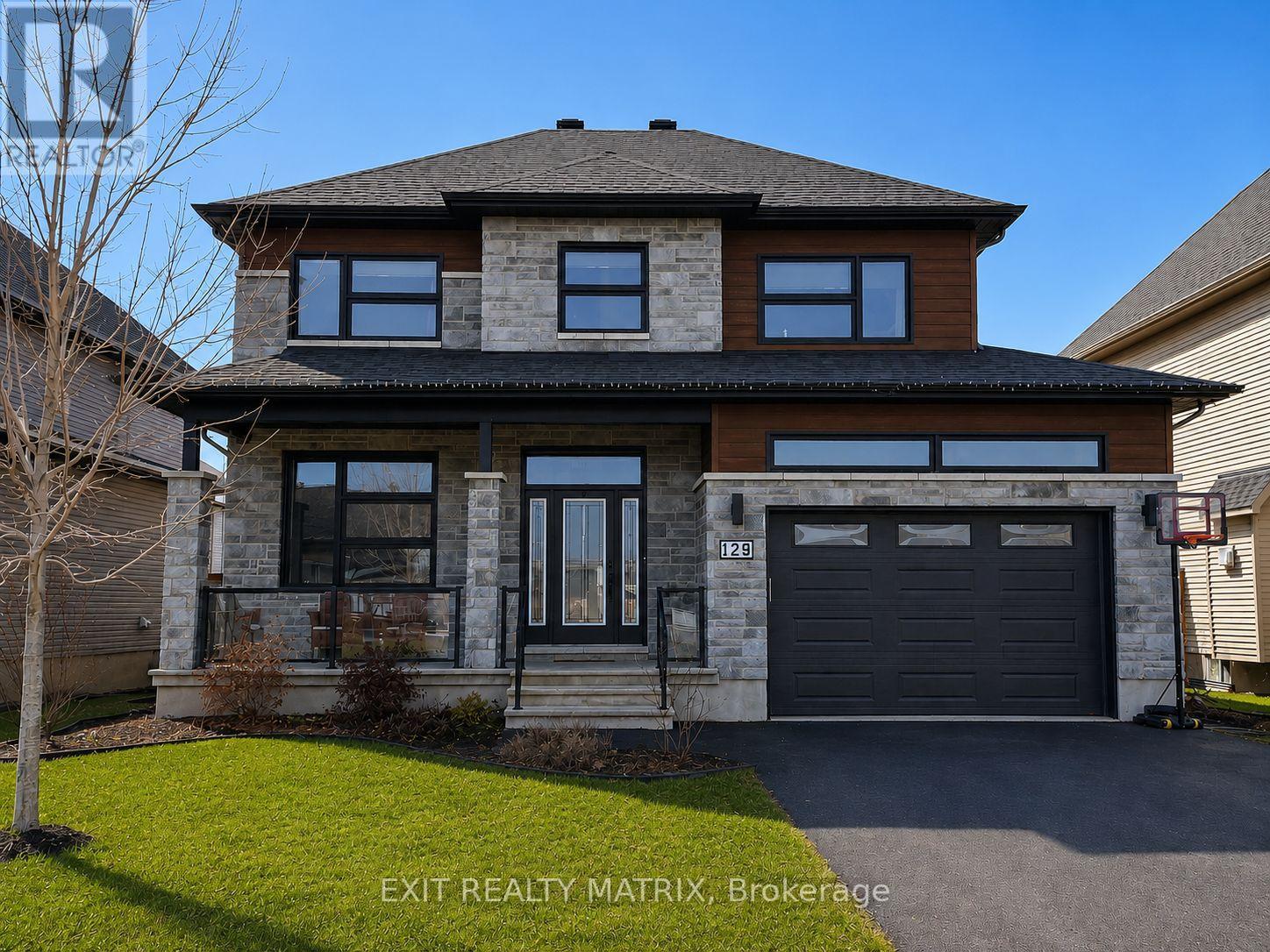 129 LYON STREET, Russell, Ontario