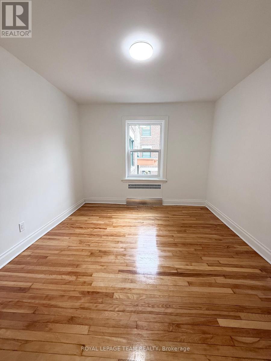 2 - 235 Cooper Street, Ottawa, Ontario  K2P 1L7 - Photo 12 - X12972886