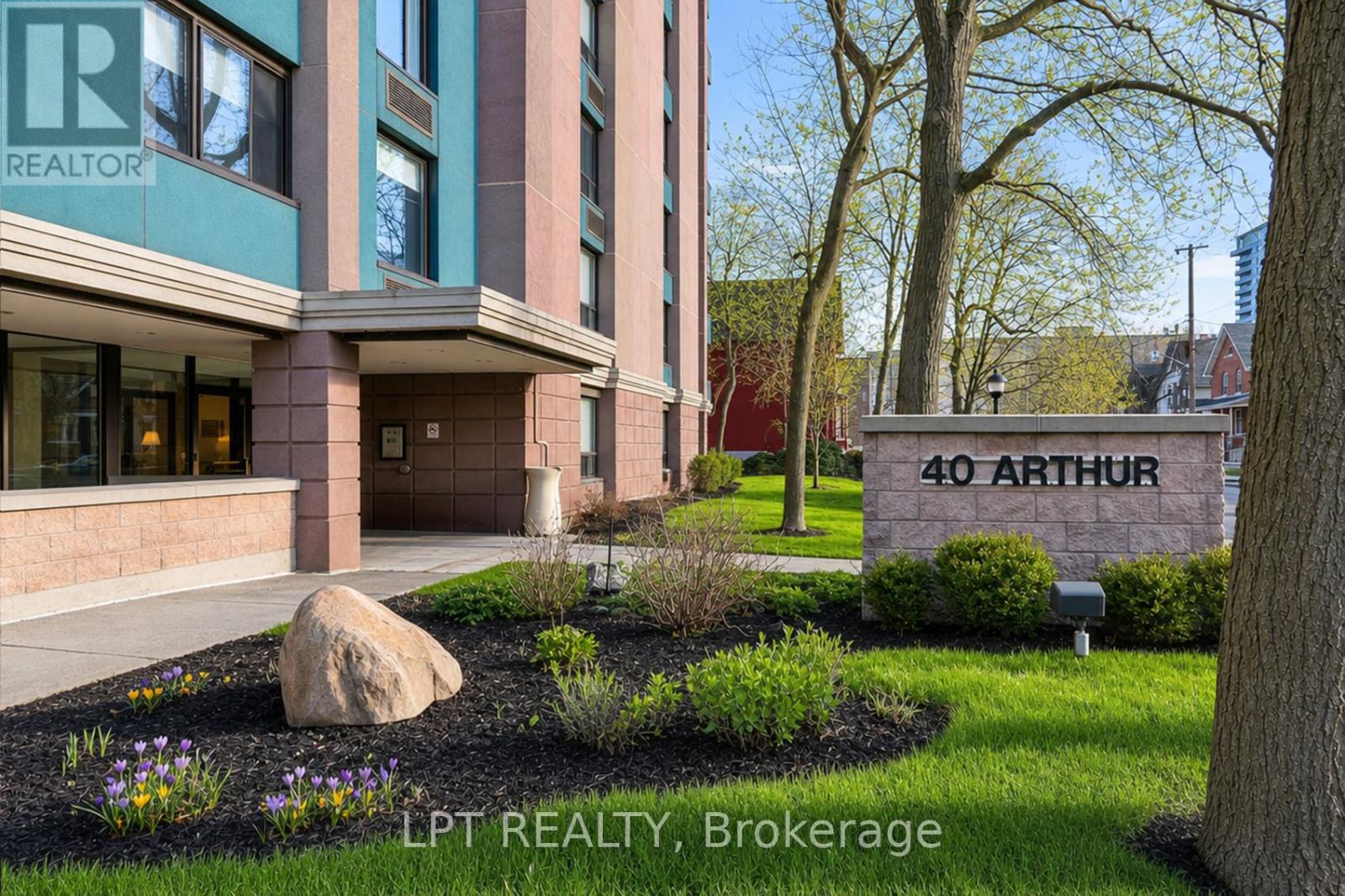 703 - 40 Arthur Street, Ottawa, Ontario  K1R 7T5 - Photo 2 - X12975812