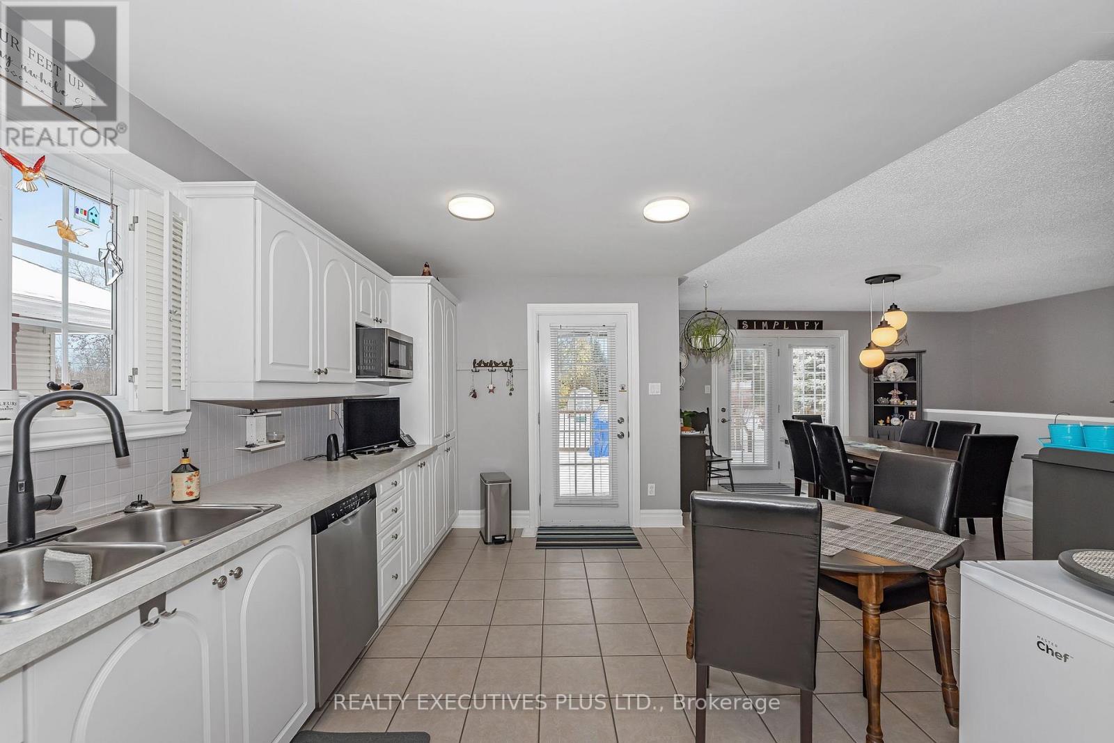 11 Grove Street, South Dundas, Ontario  K0E 1K0 - Photo 14 - X12977634