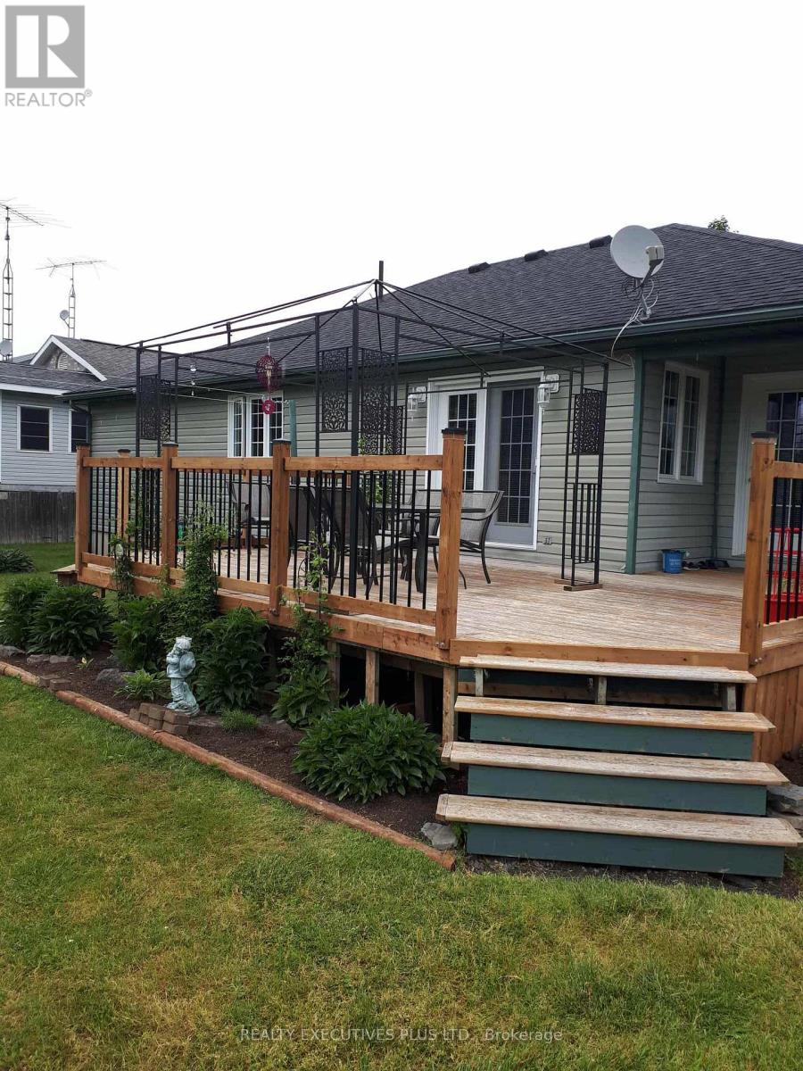 11 Grove Street, South Dundas, Ontario  K0E 1K0 - Photo 32 - X12977634