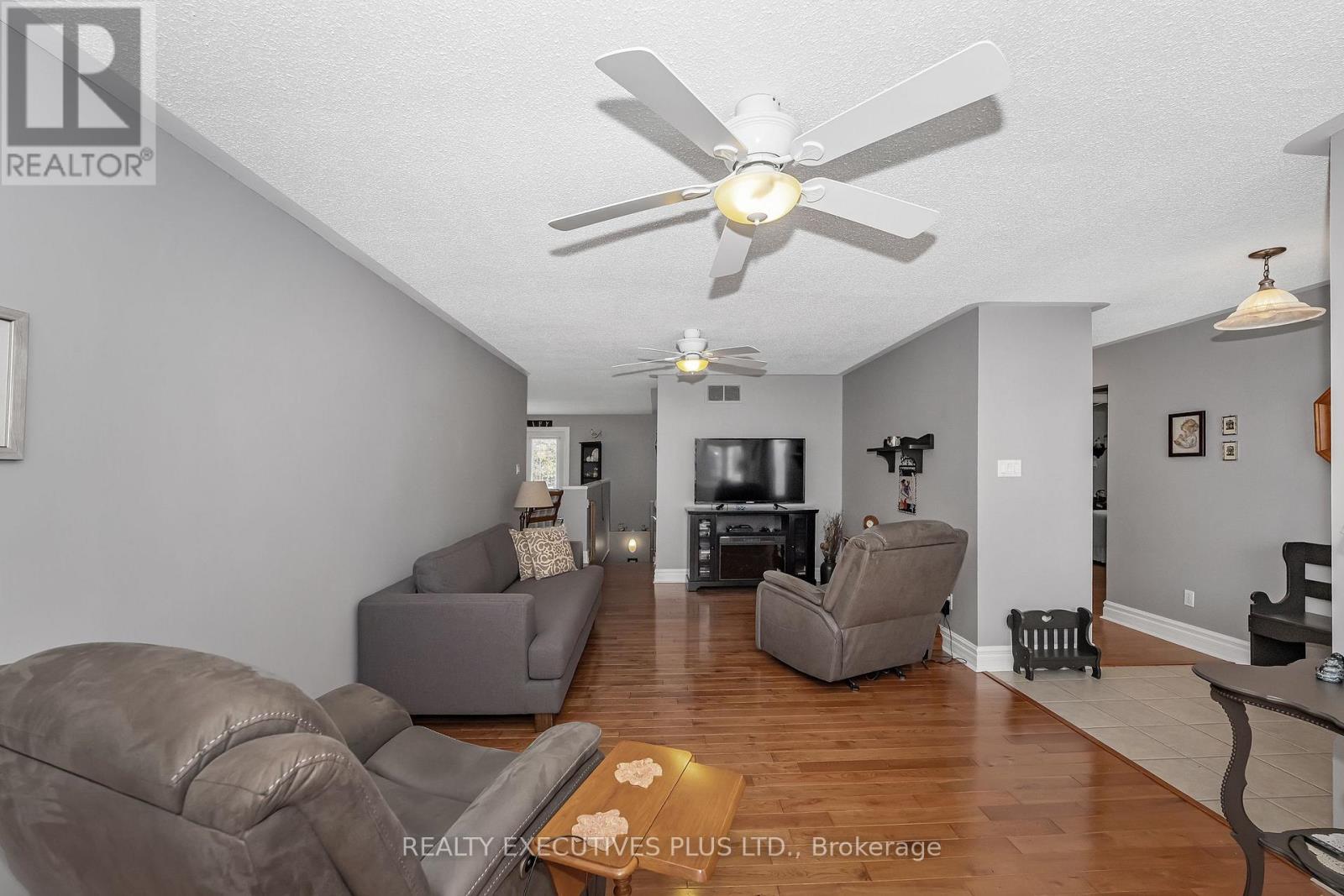 11 Grove Street, South Dundas, Ontario  K0E 1K0 - Photo 7 - X12977634