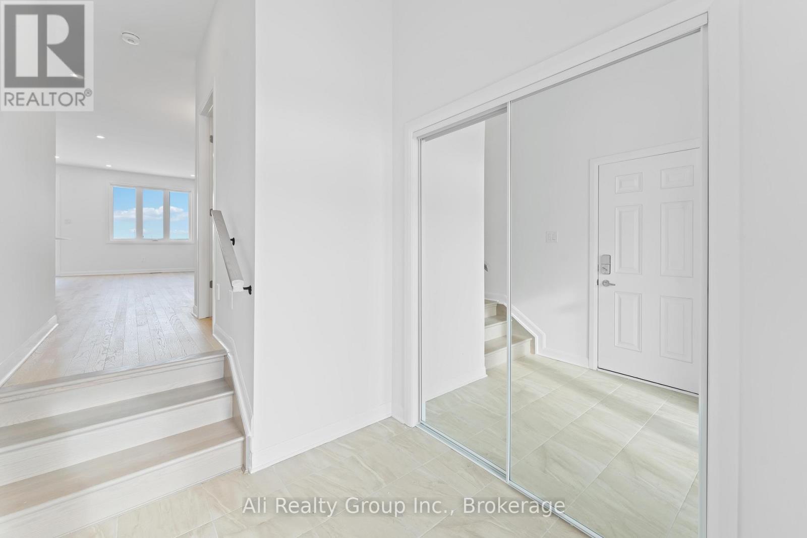661 Hamsa Street, Ottawa, Ontario  K2J 6Z7 - Photo 4 - X12977732
