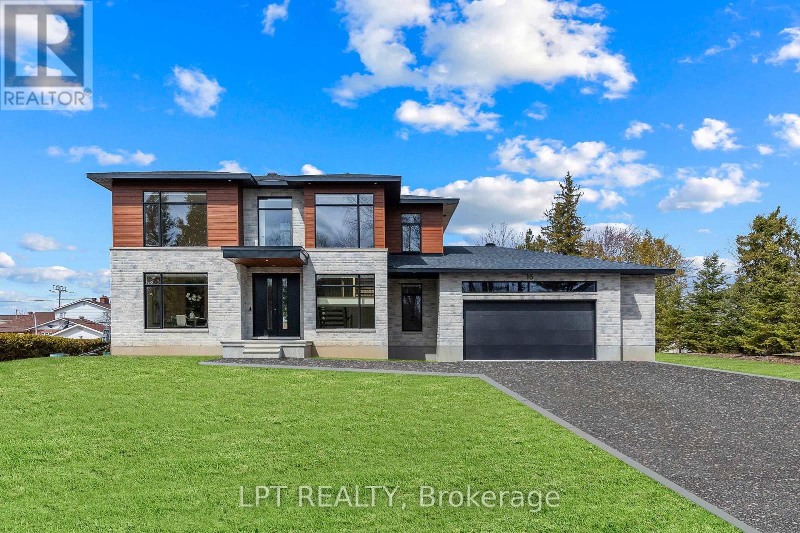 15 Briggs Avenue, Ottawa, Ontario  K2E 6W5 - Photo 2 - X12979786