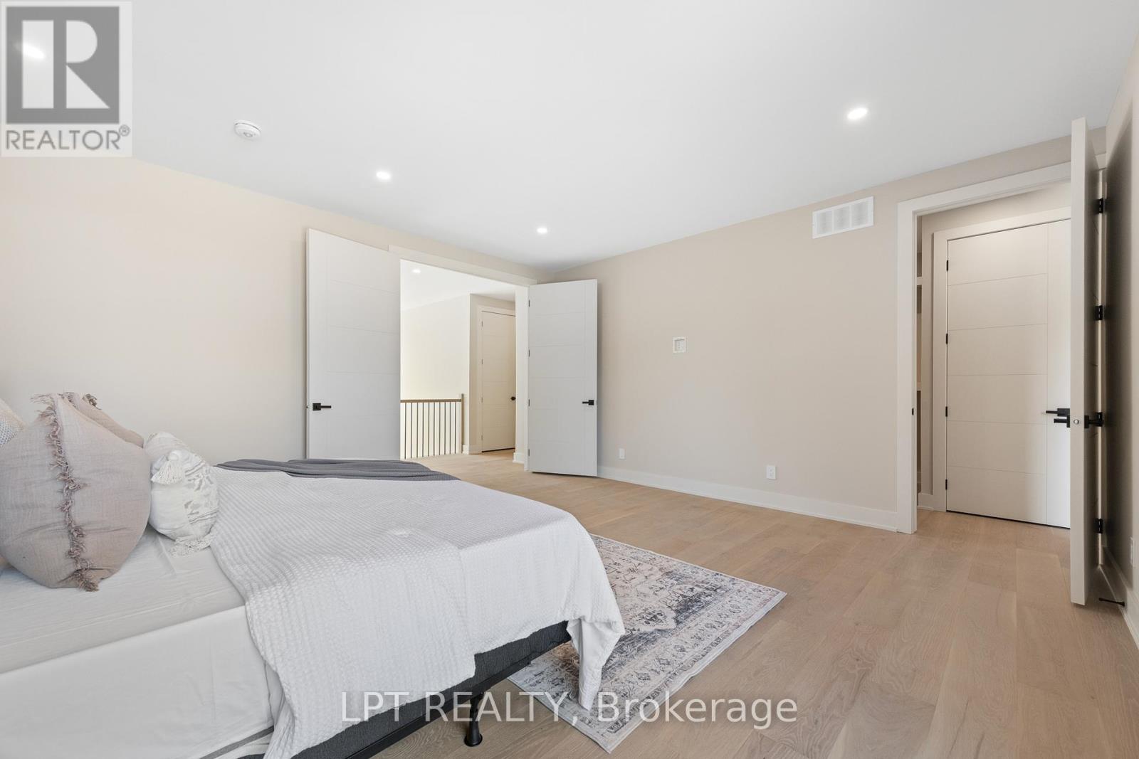 15 Briggs Avenue, Ottawa, Ontario  K2E 6W5 - Photo 26 - X12979786