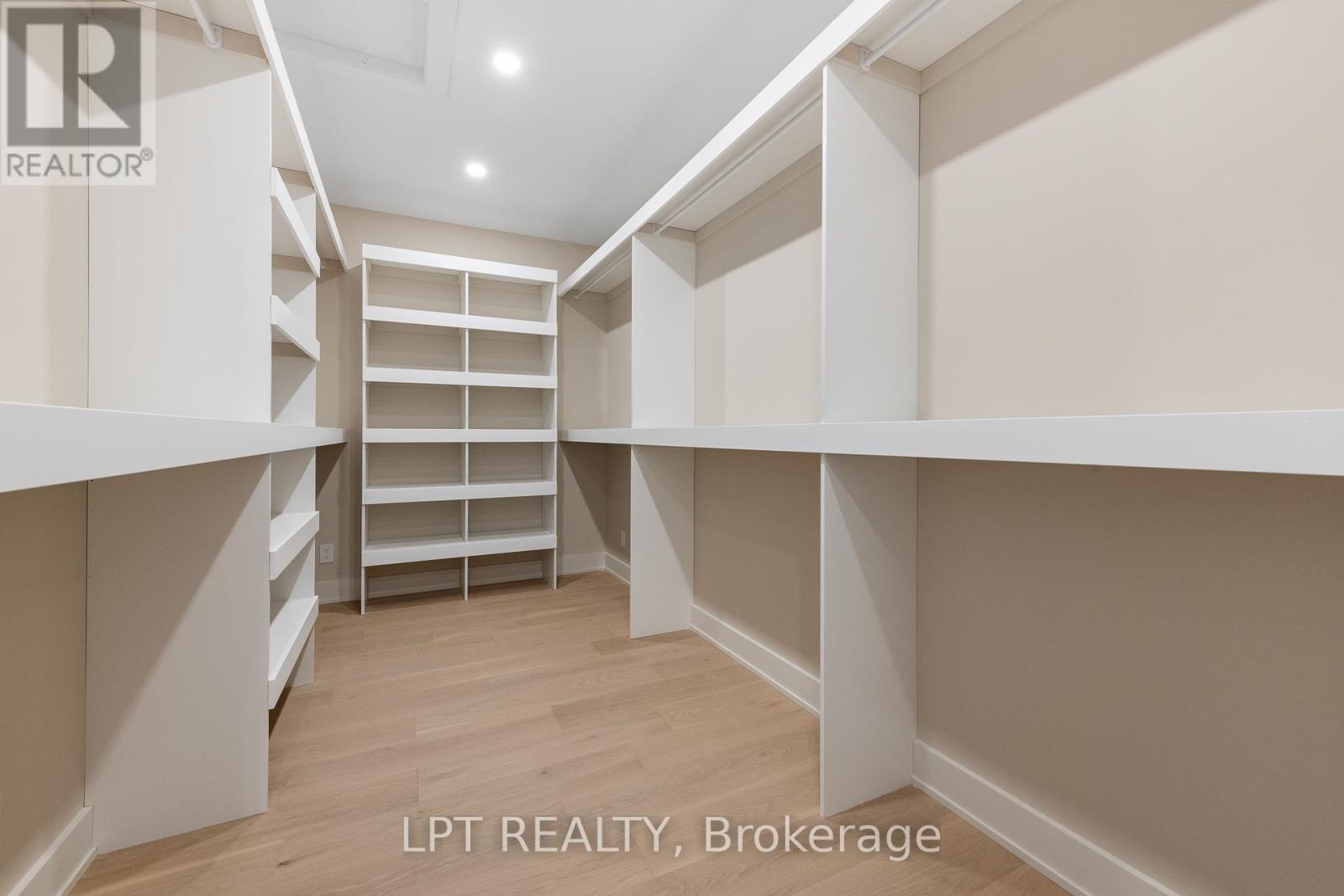15 Briggs Avenue, Ottawa, Ontario  K2E 6W5 - Photo 32 - X12979786
