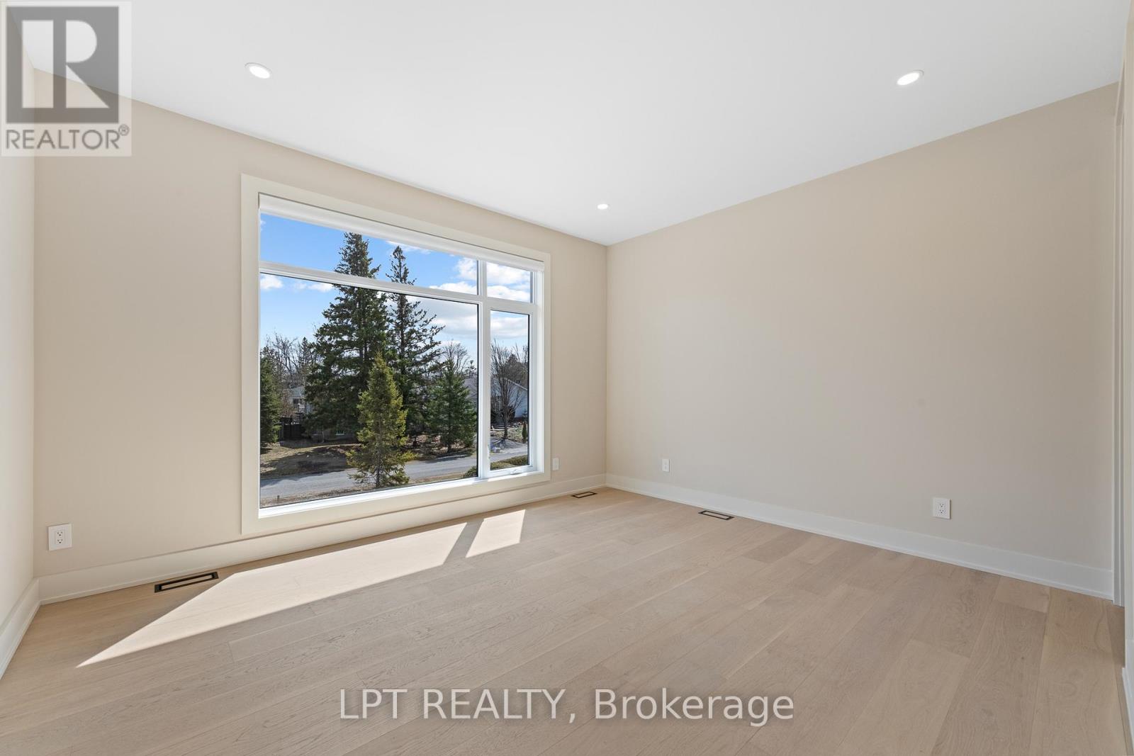 15 Briggs Avenue, Ottawa, Ontario  K2E 6W5 - Photo 33 - X12979786
