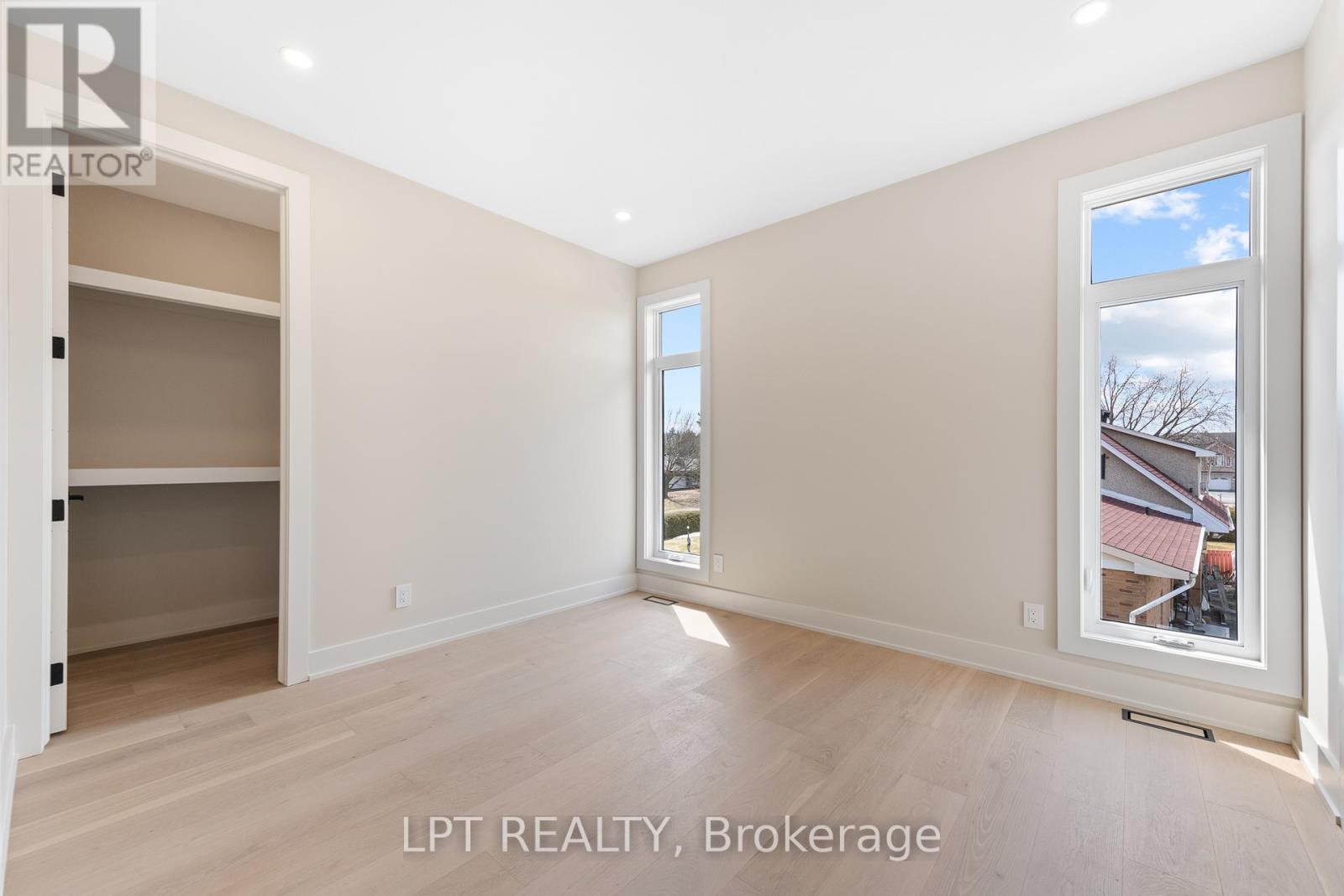15 Briggs Avenue, Ottawa, Ontario  K2E 6W5 - Photo 36 - X12979786