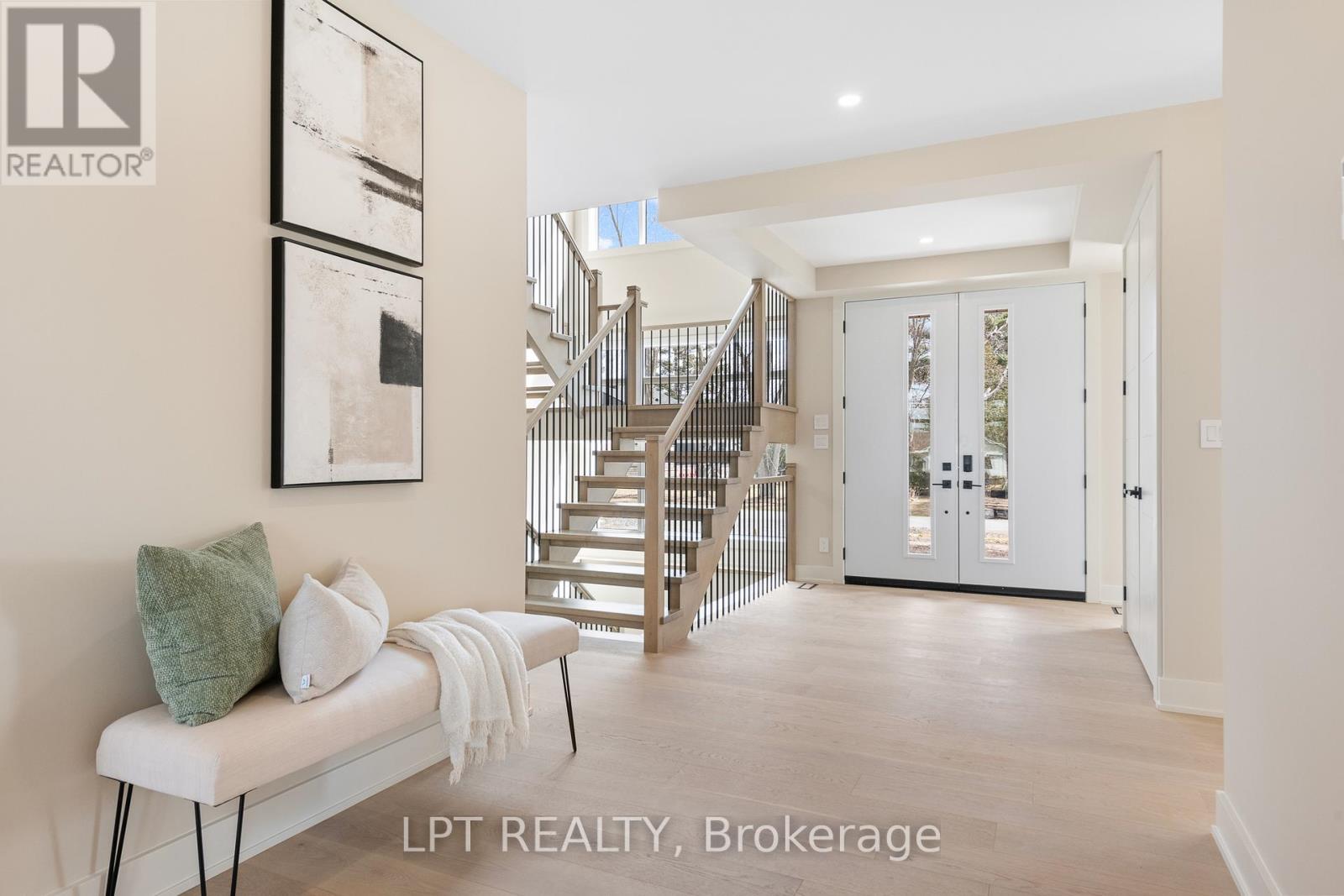 15 Briggs Avenue, Ottawa, Ontario  K2E 6W5 - Photo 4 - X12979786