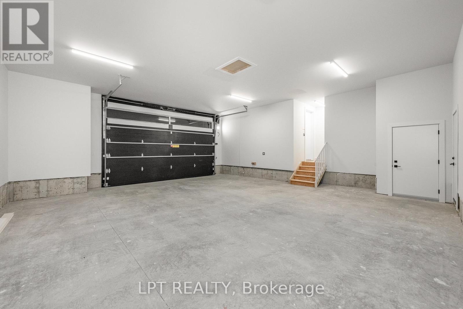 15 Briggs Avenue, Ottawa, Ontario  K2E 6W5 - Photo 42 - X12979786