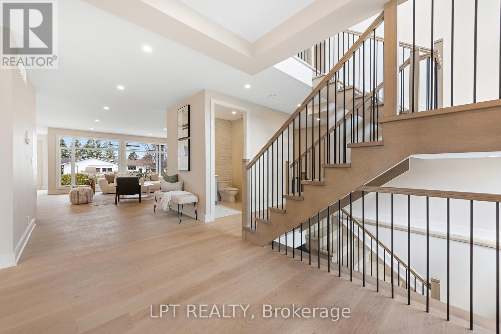 15 Briggs Avenue, Ottawa, Ontario  K2E 6W5 - Photo 5 - X12979786