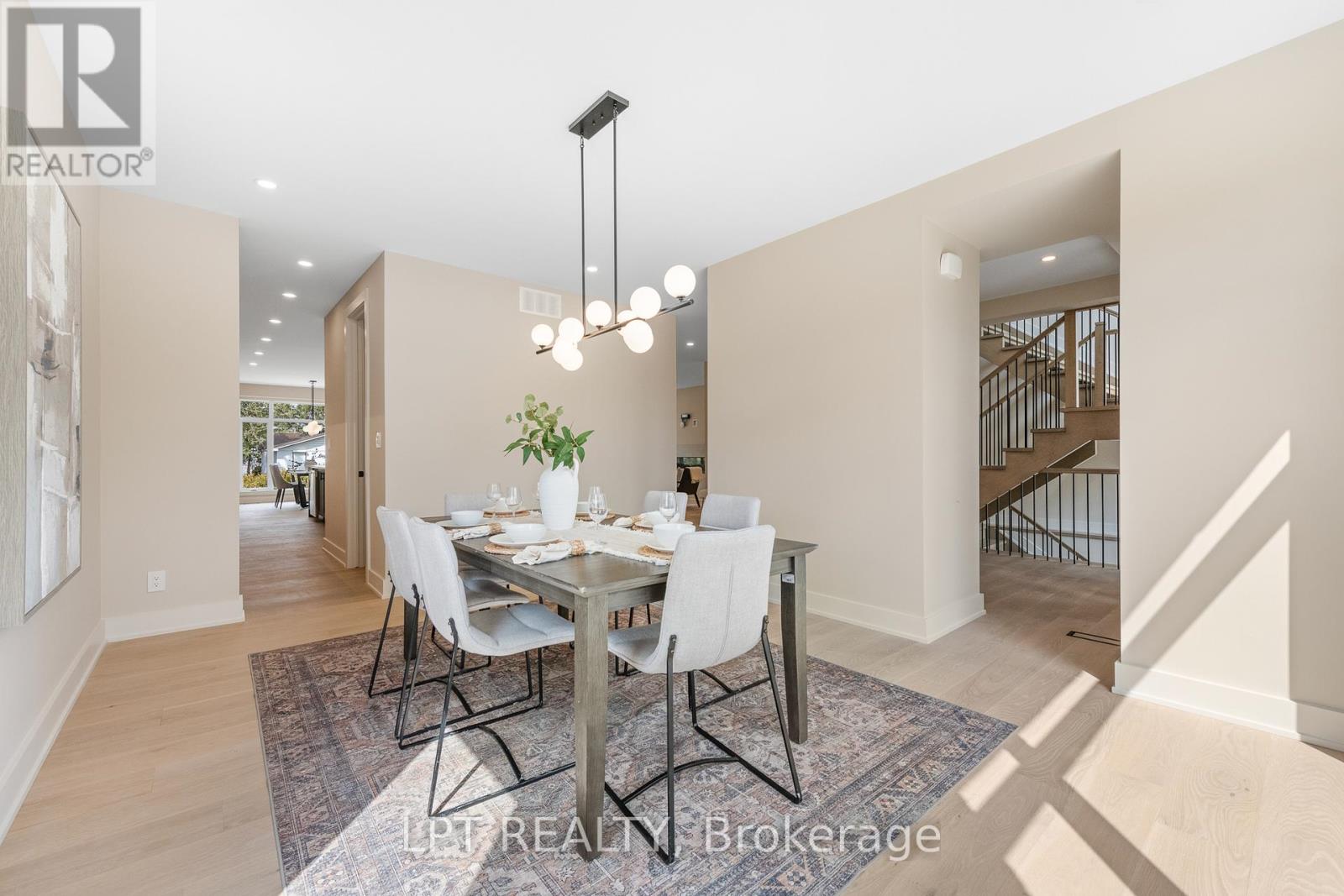 15 Briggs Avenue, Ottawa, Ontario  K2E 6W5 - Photo 7 - X12979786