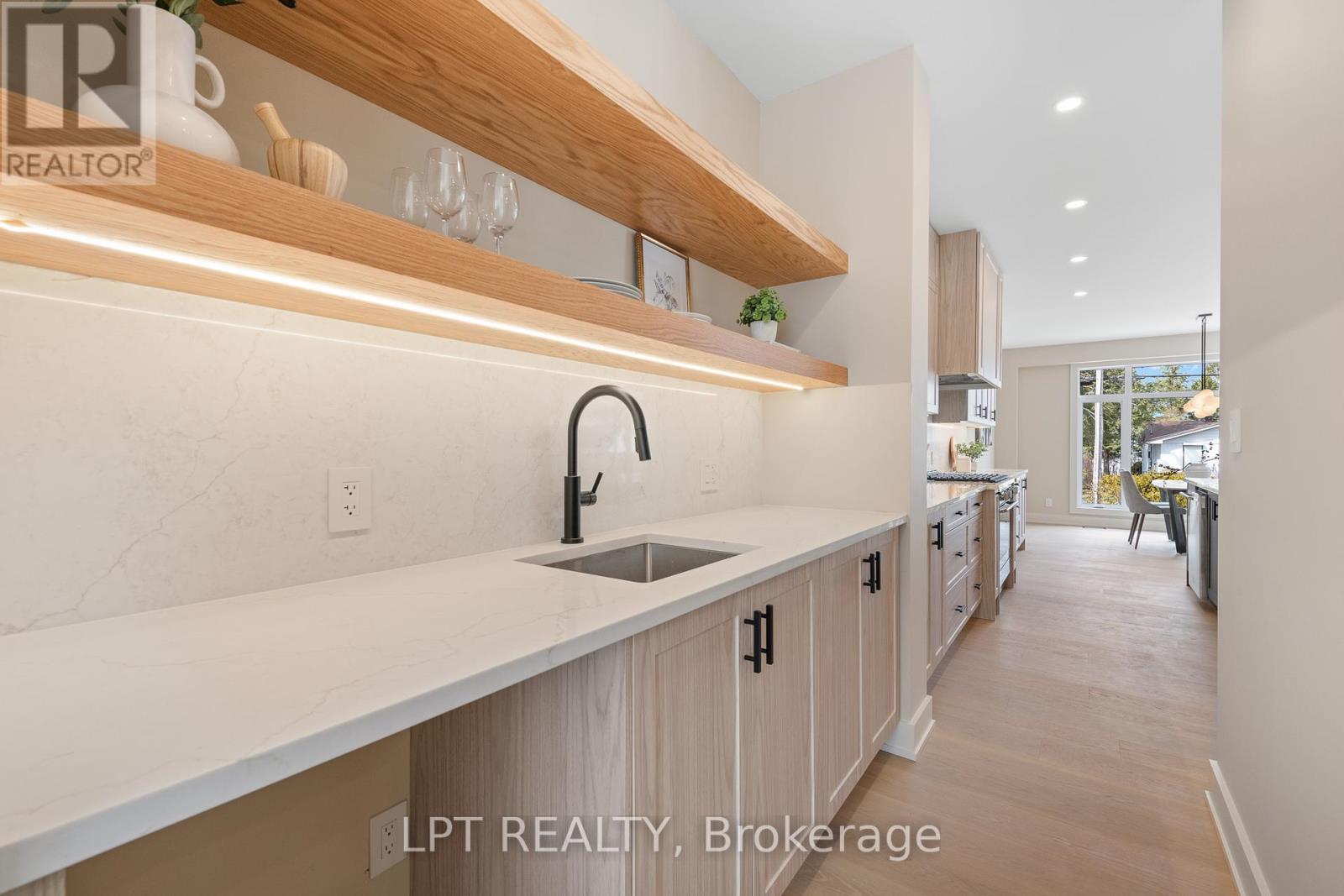 15 Briggs Avenue, Ottawa, Ontario  K2E 6W5 - Photo 8 - X12979786