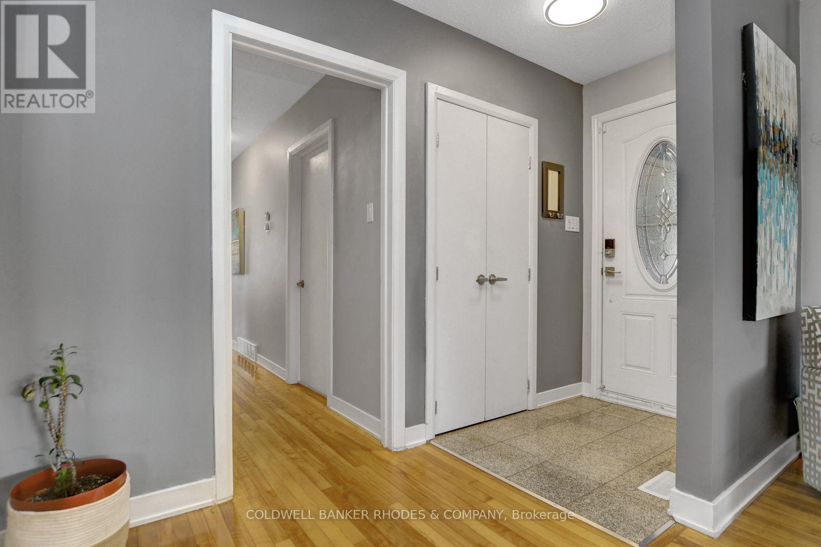 2424 Heaton Avenue, Ottawa, Ontario  K1G 1J2 - Photo 3 - X12979922