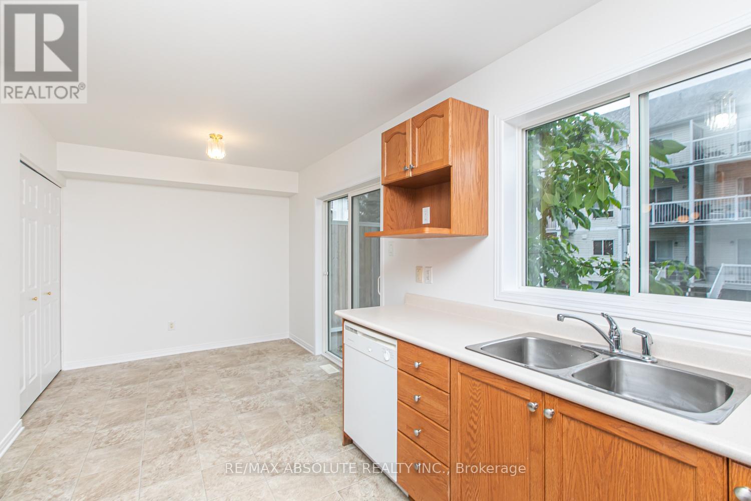 246 Gershwin Private, Ottawa, Ontario  K2H 1G5 - Photo 11 - X12980016