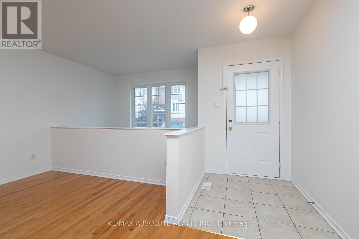 246 Gershwin Private, Ottawa, Ontario  K2H 1G5 - Photo 2 - X12980016