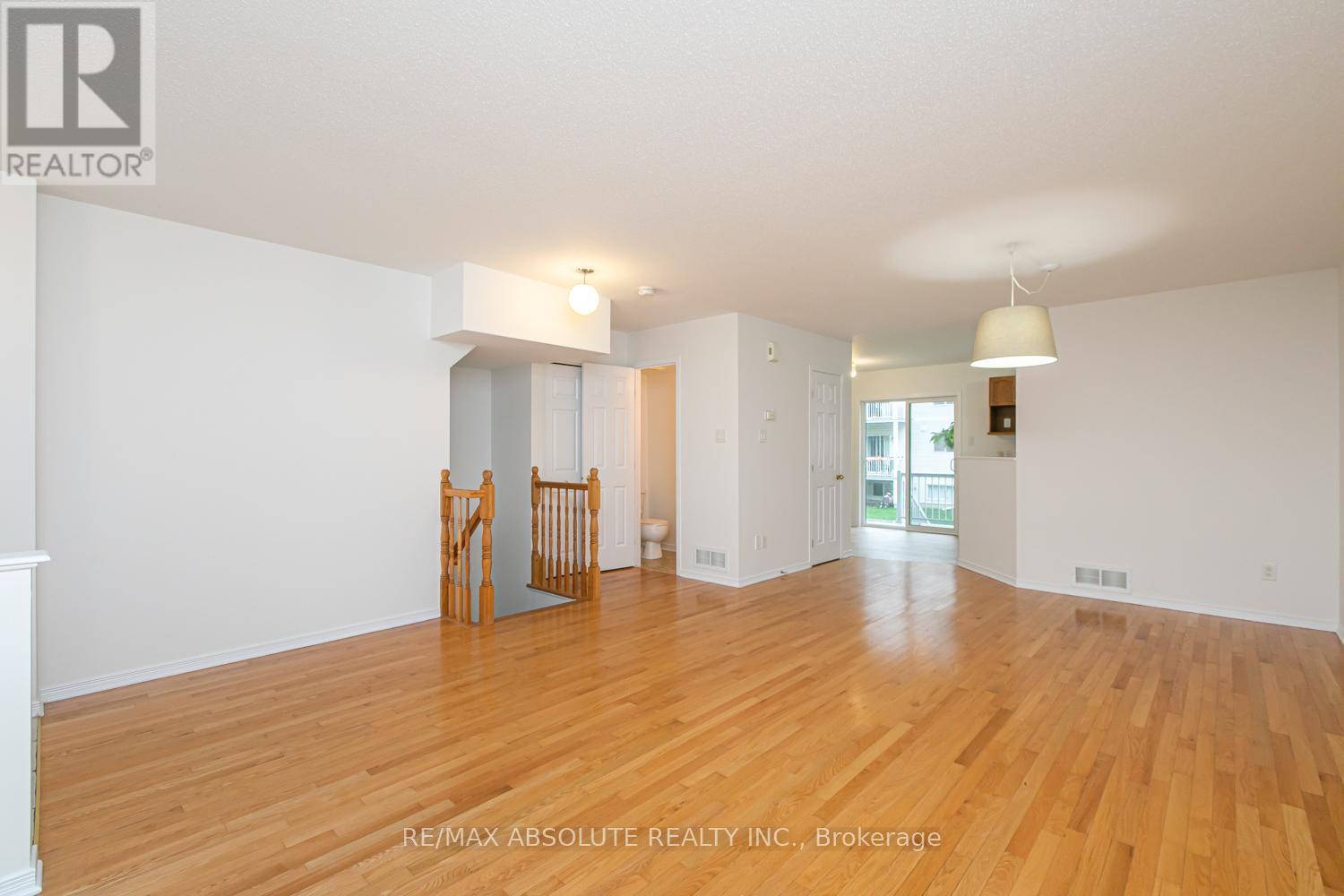246 Gershwin Private, Ottawa, Ontario  K2H 1G5 - Photo 3 - X12980016
