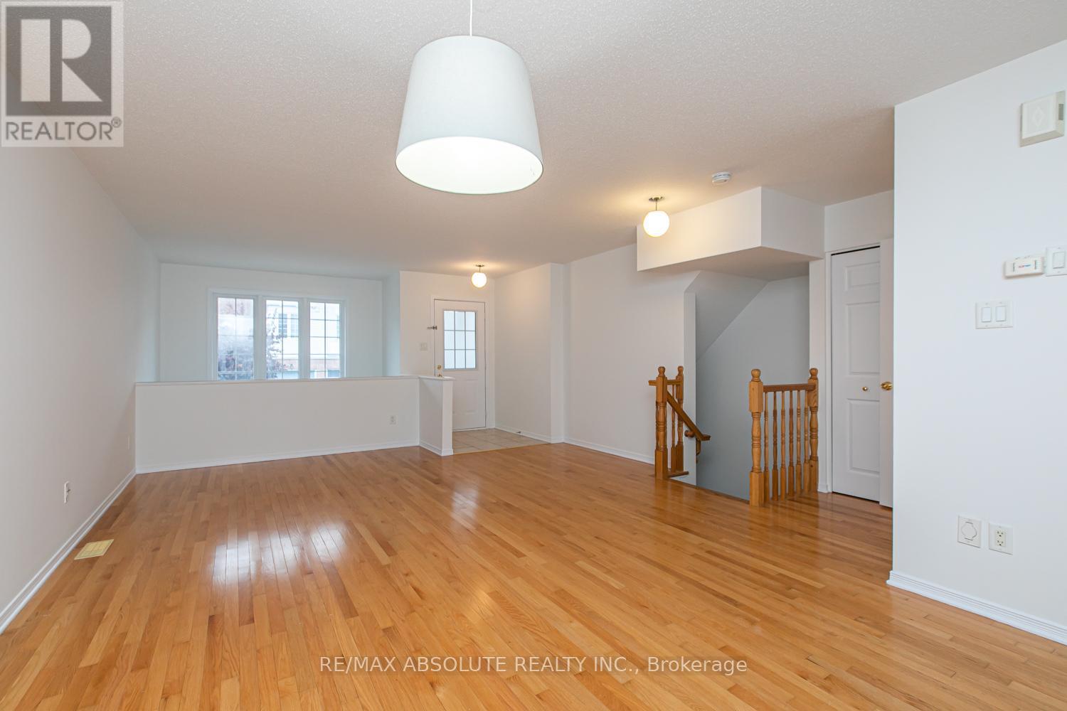 246 Gershwin Private, Ottawa, Ontario  K2H 1G5 - Photo 4 - X12980016