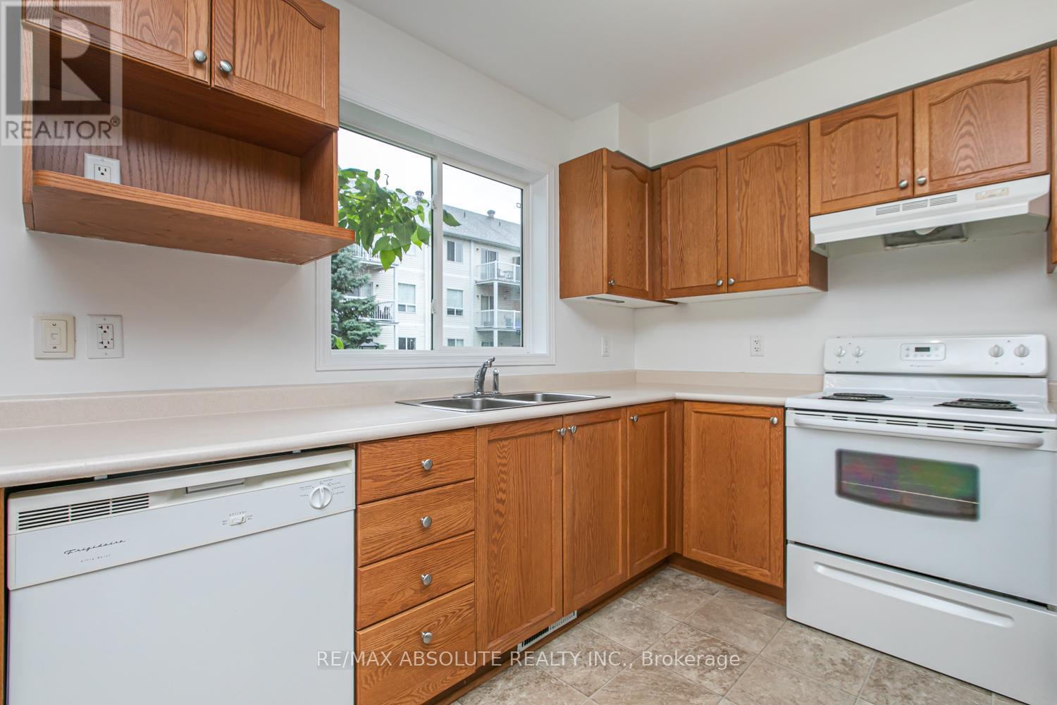 246 Gershwin Private, Ottawa, Ontario  K2H 1G5 - Photo 7 - X12980016