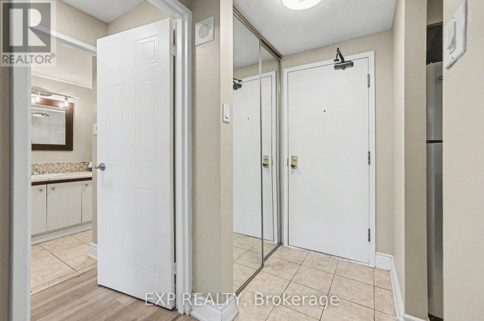 404 - 80 Sandcastle Drive, Ottawa, Ontario  K2H 9E7 - Photo 2 - X12980120