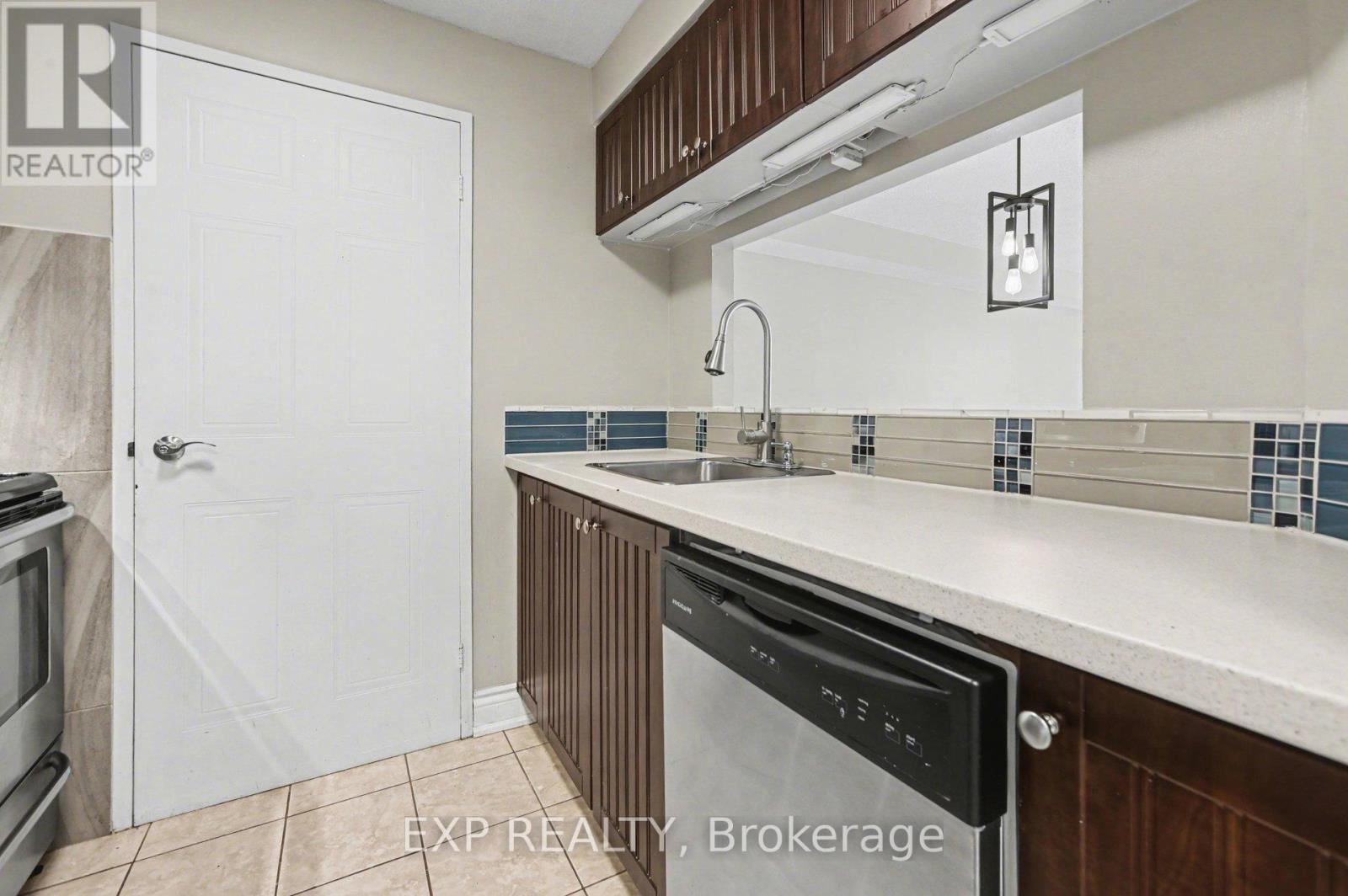 404 - 80 Sandcastle Drive, Ottawa, Ontario  K2H 9E7 - Photo 9 - X12980120