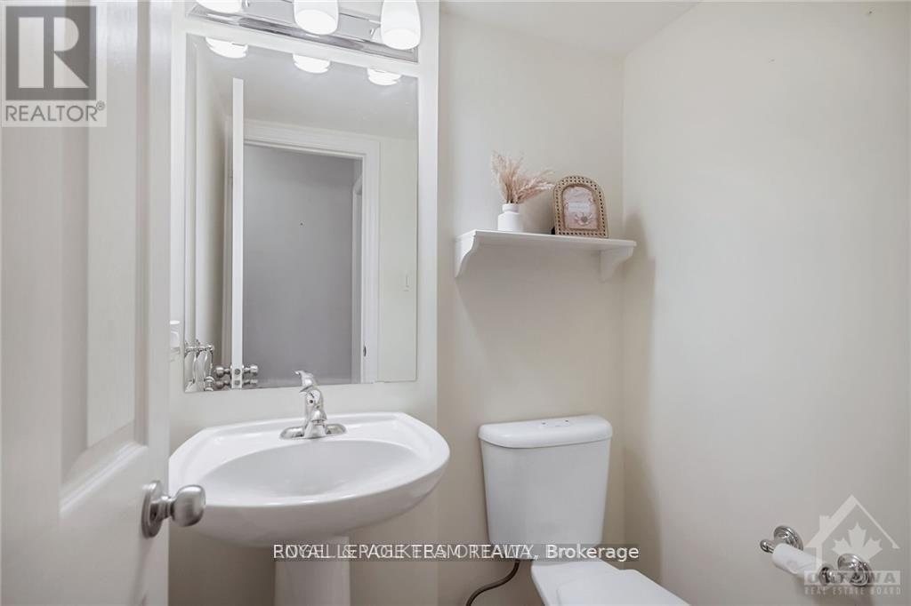 2 - 46 Barnstone Drive, Ottawa, Ontario  K2G 4R6 - Photo 18 - X12981528