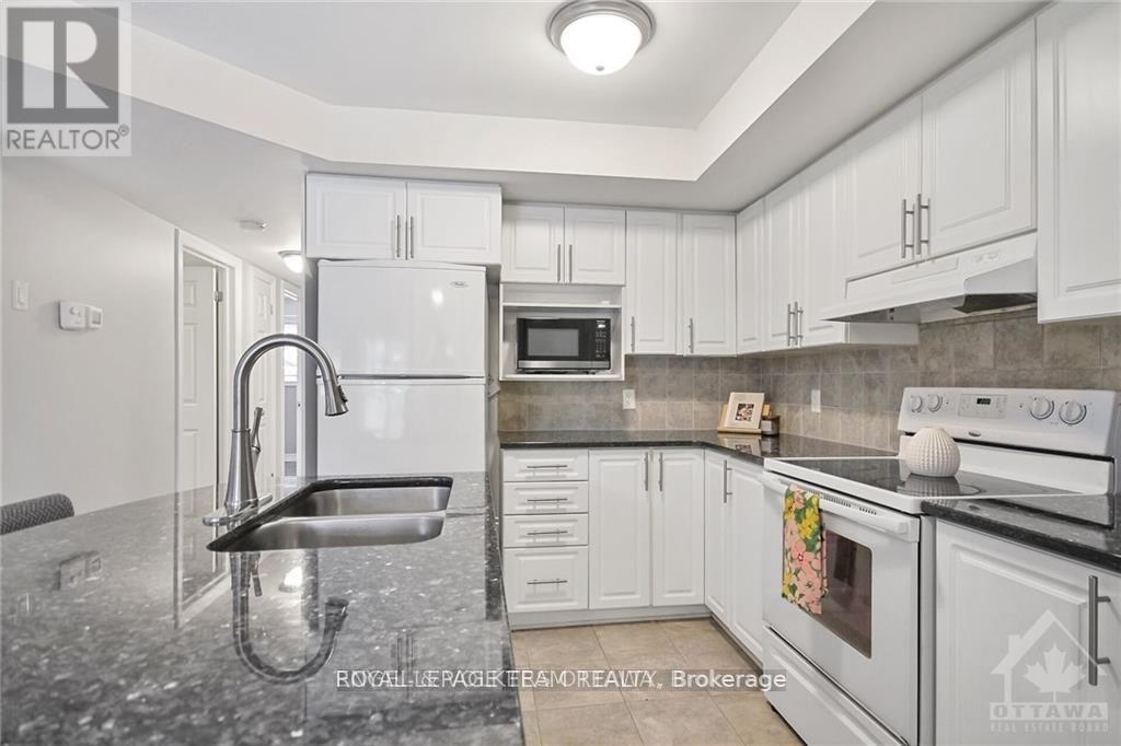 2 - 46 Barnstone Drive, Ottawa, Ontario  K2G 4R6 - Photo 3 - X12981528