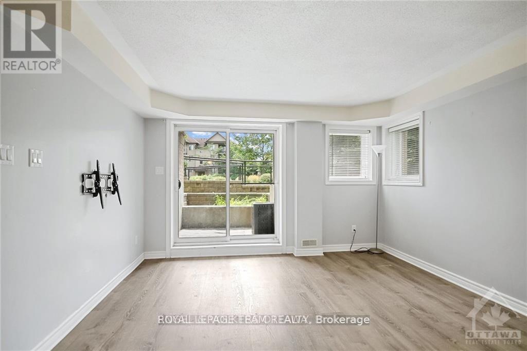 2 - 46 Barnstone Drive, Ottawa, Ontario  K2G 4R6 - Photo 7 - X12981528