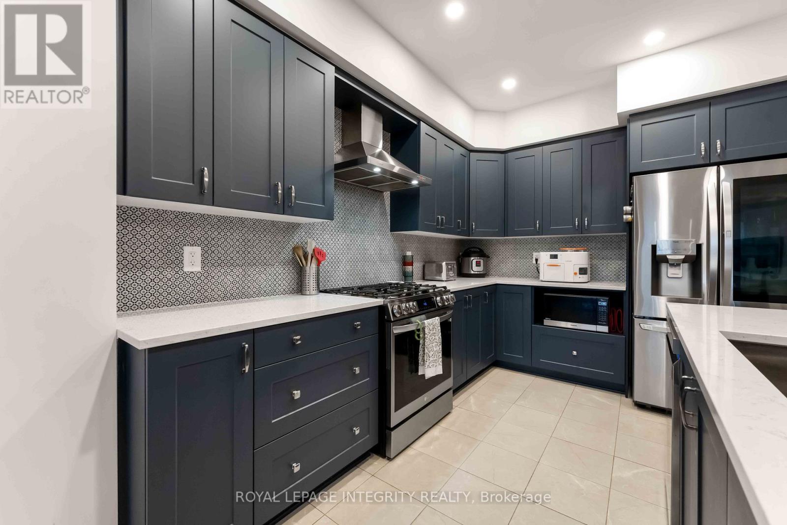 221 Finsbury Avenue, Ottawa, Ontario  K2S 2X9 - Photo 12 - X12981560