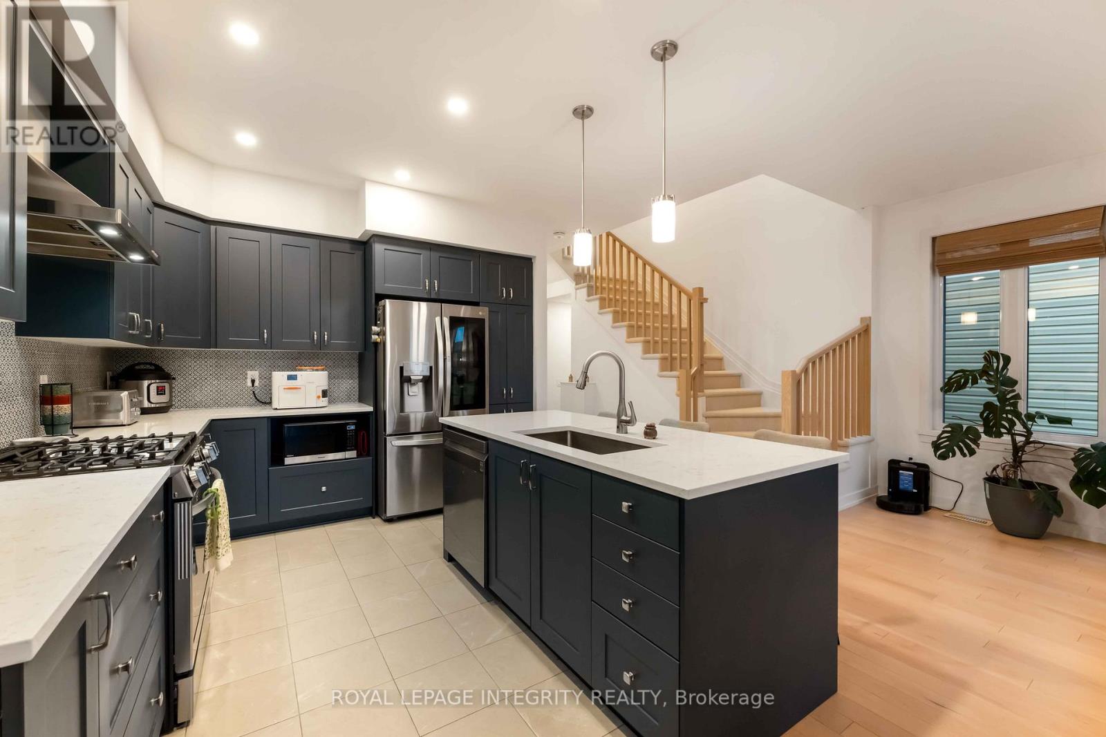 221 Finsbury Avenue, Ottawa, Ontario  K2S 2X9 - Photo 13 - X12981560