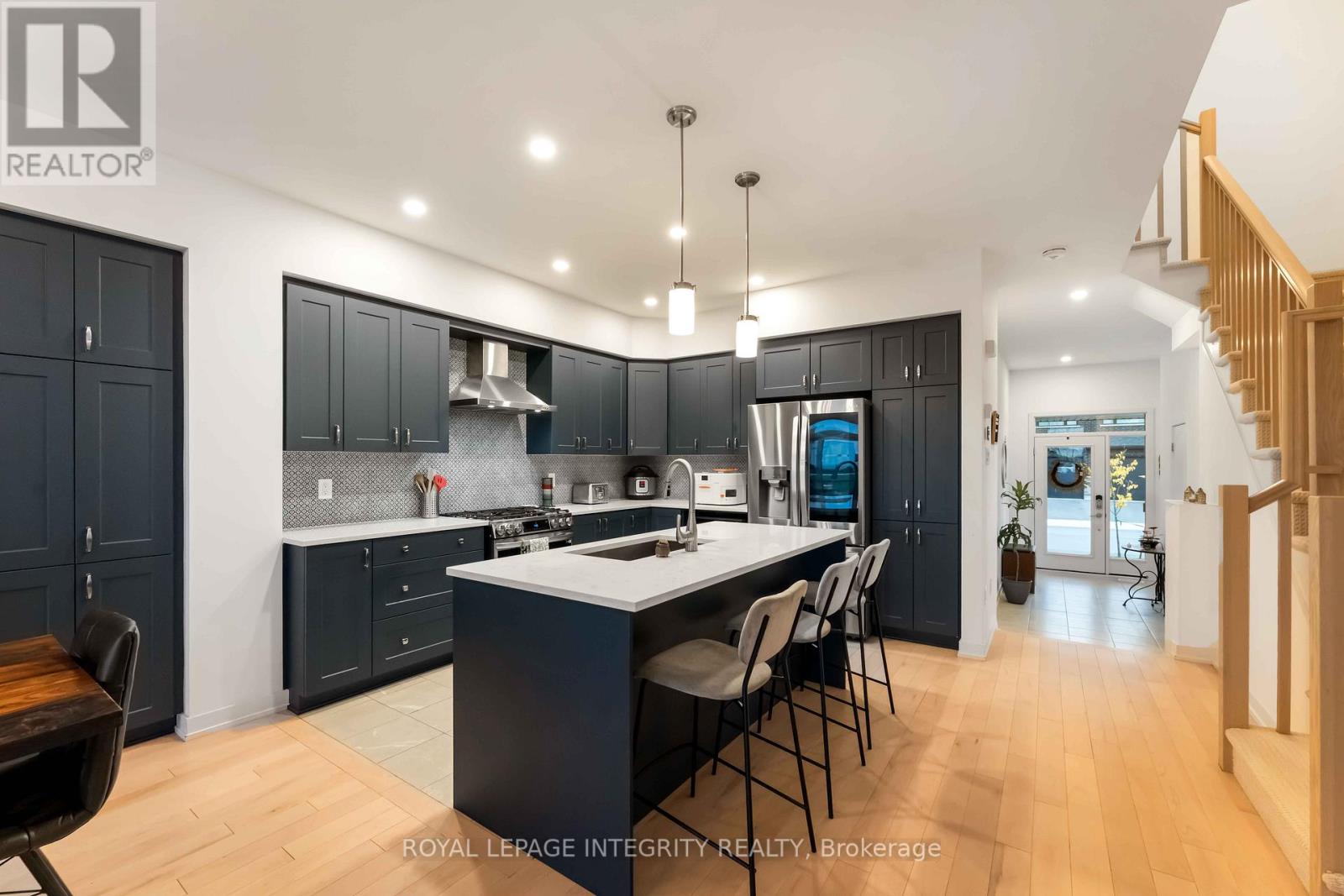 221 Finsbury Avenue, Ottawa, Ontario  K2S 2X9 - Photo 9 - X12981560
