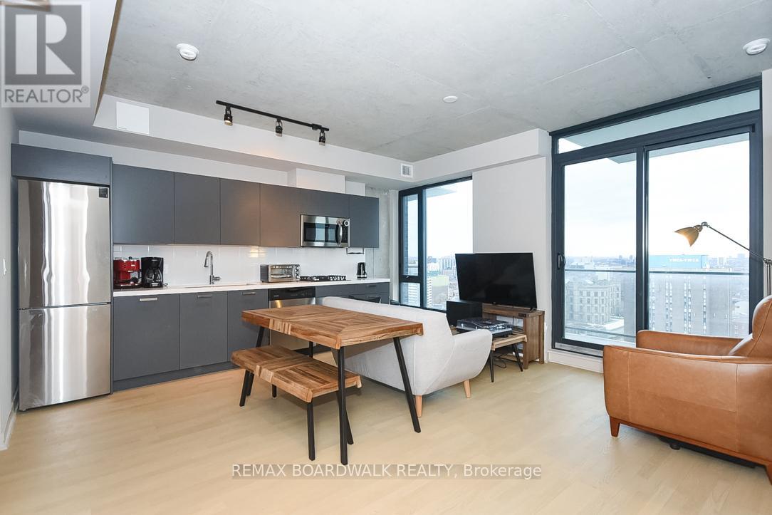 1709 - 203 Catherine Street, Ottawa, Ontario  K2P 1J5 - Photo 2 - X12981622