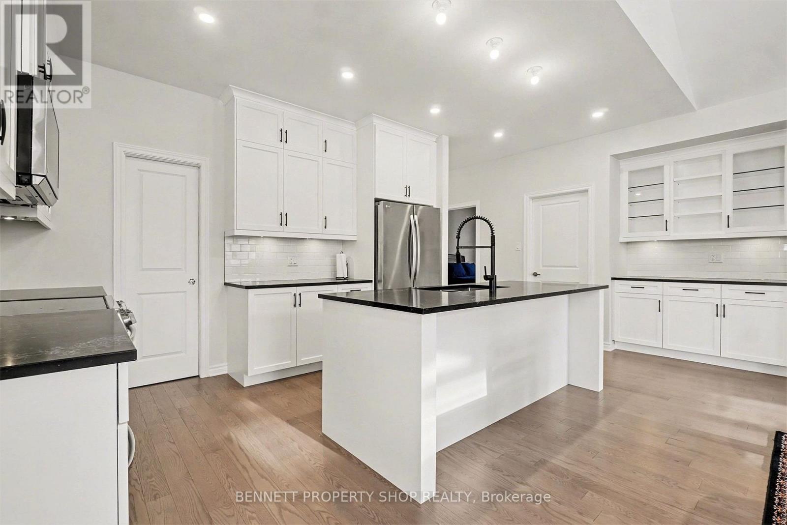 621 Enclave Lane, Clarence-Rockland, Ontario  K4K 0M8 - Photo 6 - X12985192