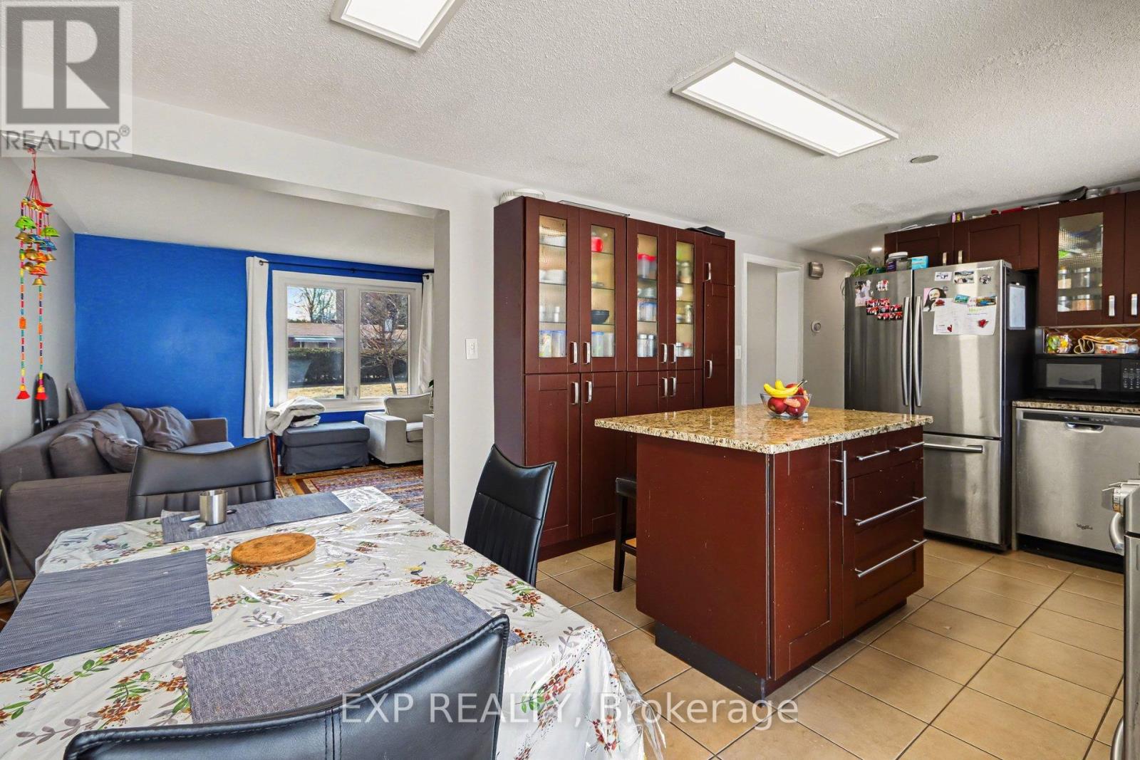 2 Folkstone Court, Ottawa, Ontario  K1B 4J9 - Photo 7 - X12985786
