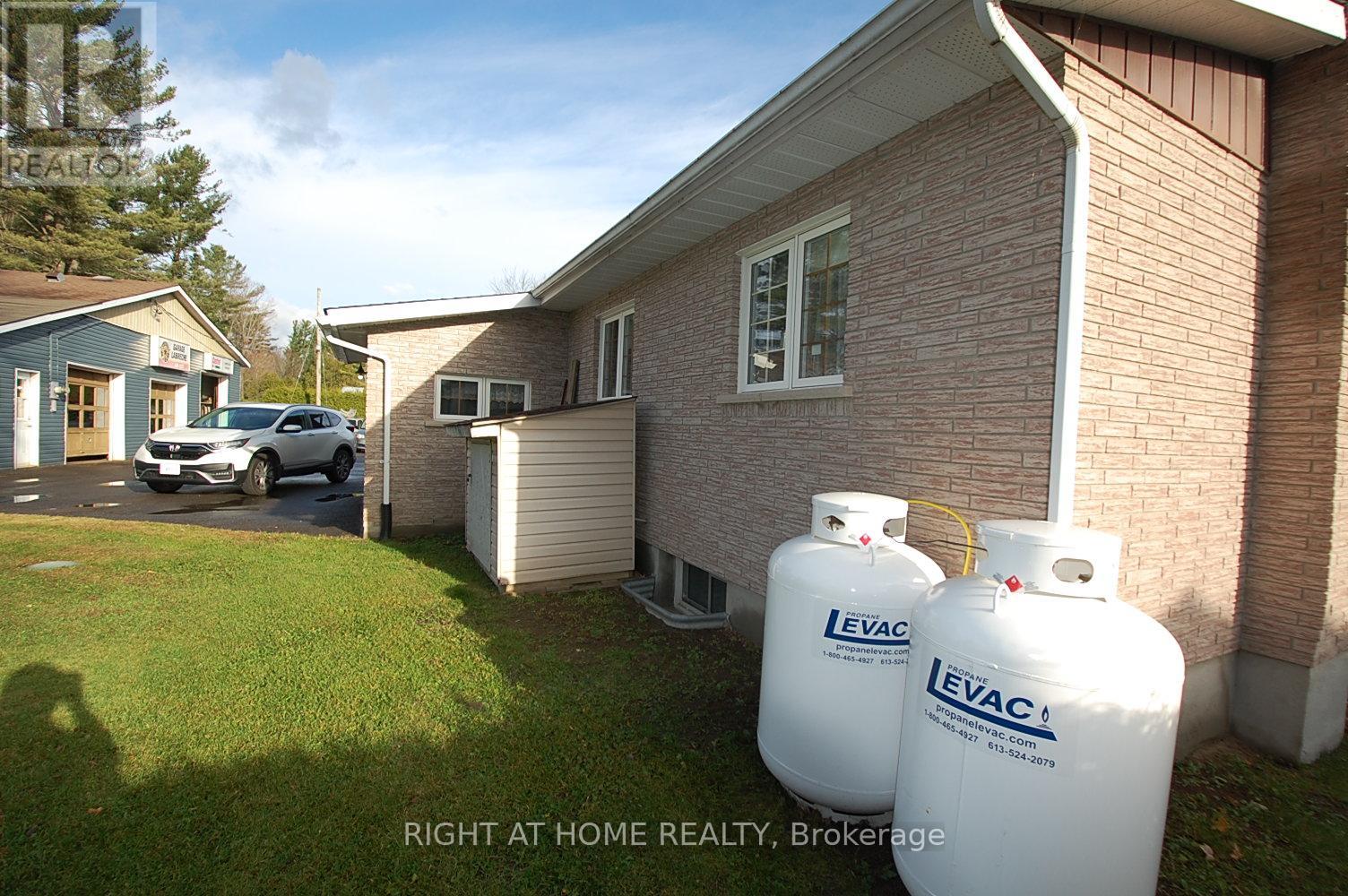 312 Ramage Road, Clarence-Rockland, Ontario  K4K 1K7 - Photo 2 - X12988184