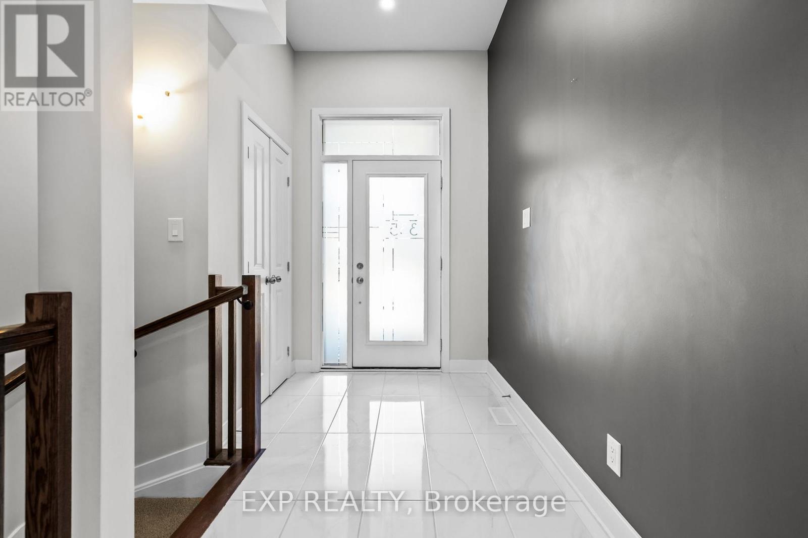 335 Wabasso Lane, Ottawa, Ontario  K1T 0T2 - Photo 2 - X12991520
