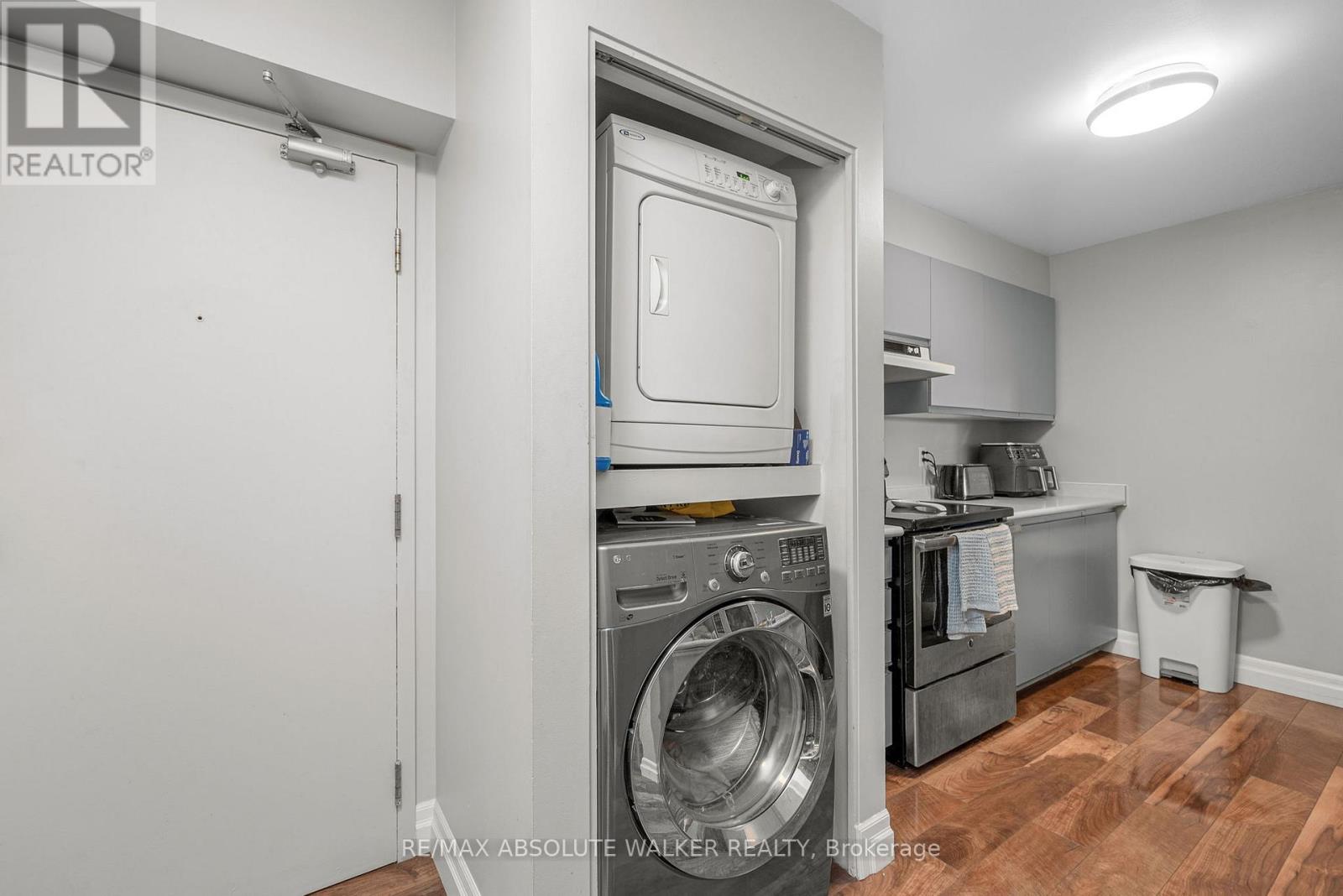 318 - 250 Brittany Drive, Ottawa, Ontario  K1K 4M1 - Photo 14 - X12993542