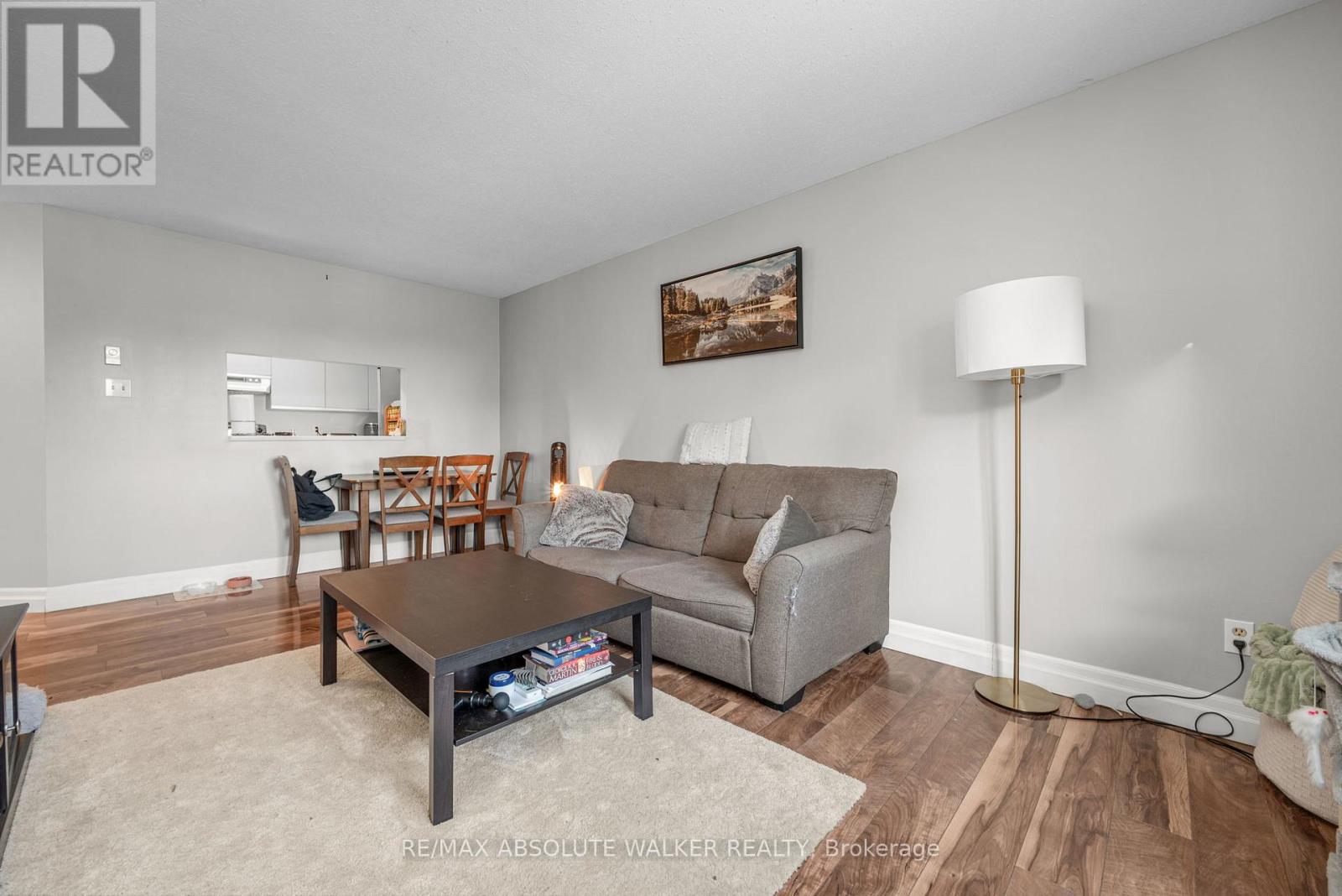 318 - 250 Brittany Drive, Ottawa, Ontario  K1K 4M1 - Photo 3 - X12993542